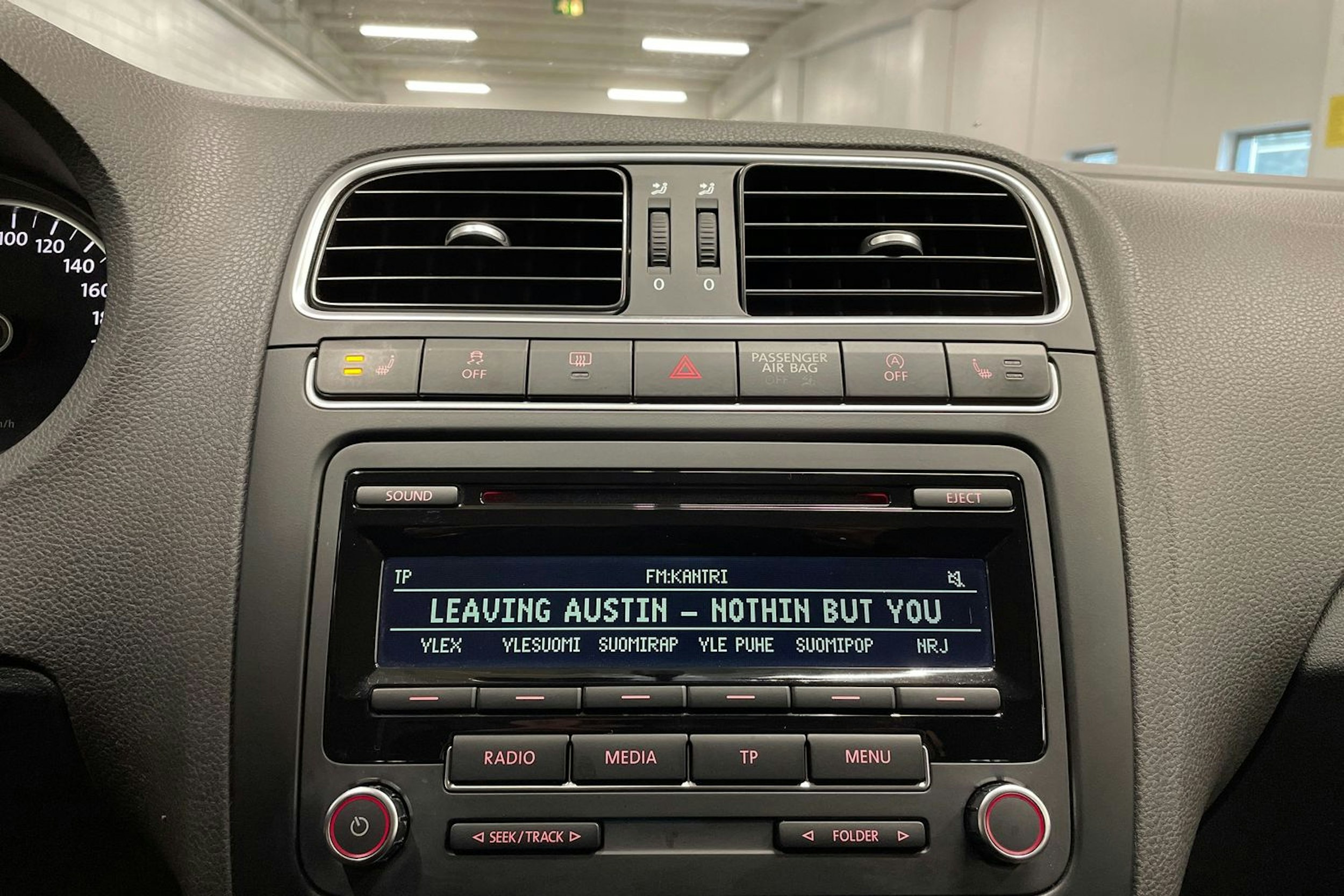 musta Volkswagen Polo 2012 kuva 16.