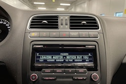 musta Volkswagen Polo 2012 kuva 16.