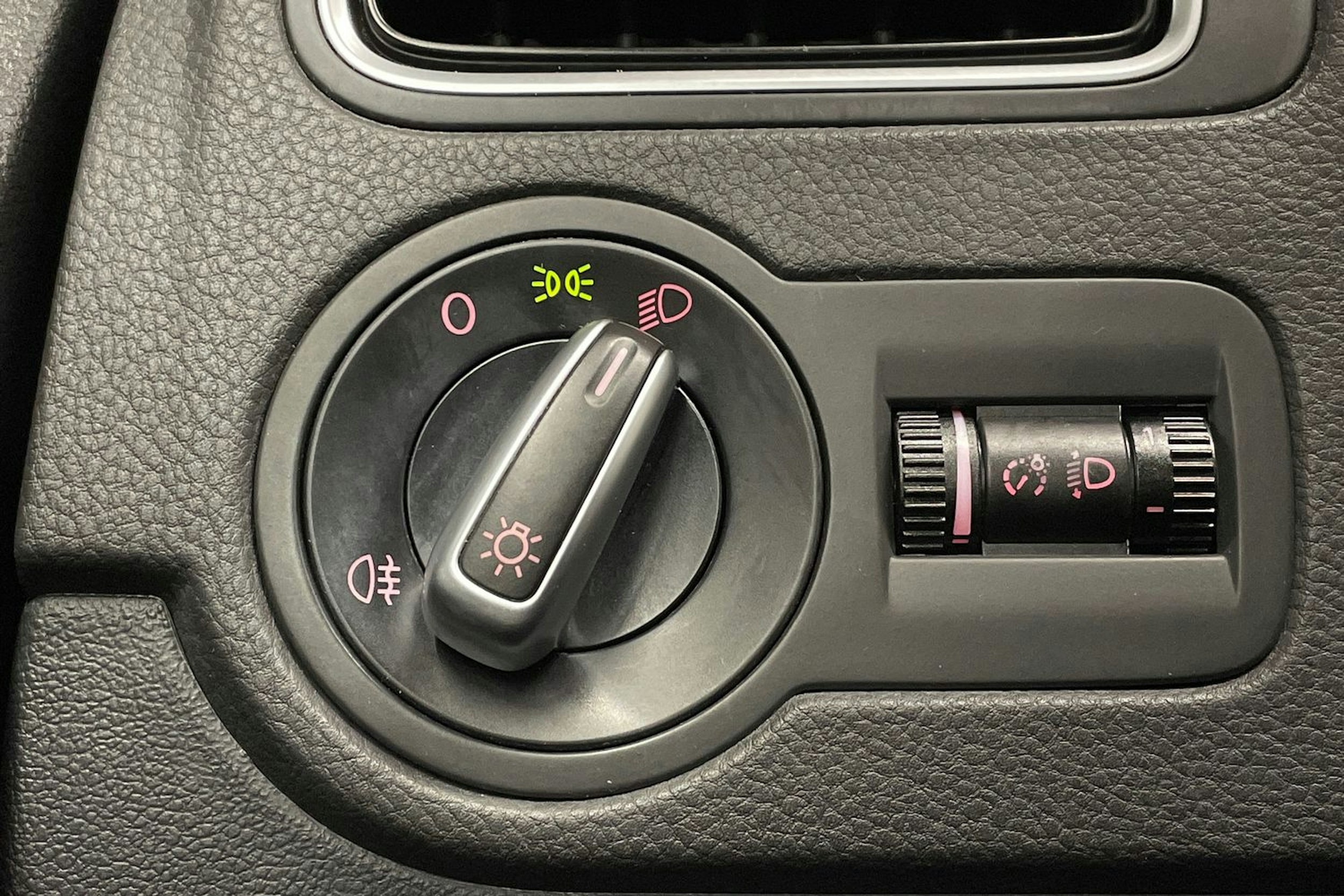 musta Volkswagen Polo 2012 kuva 18.