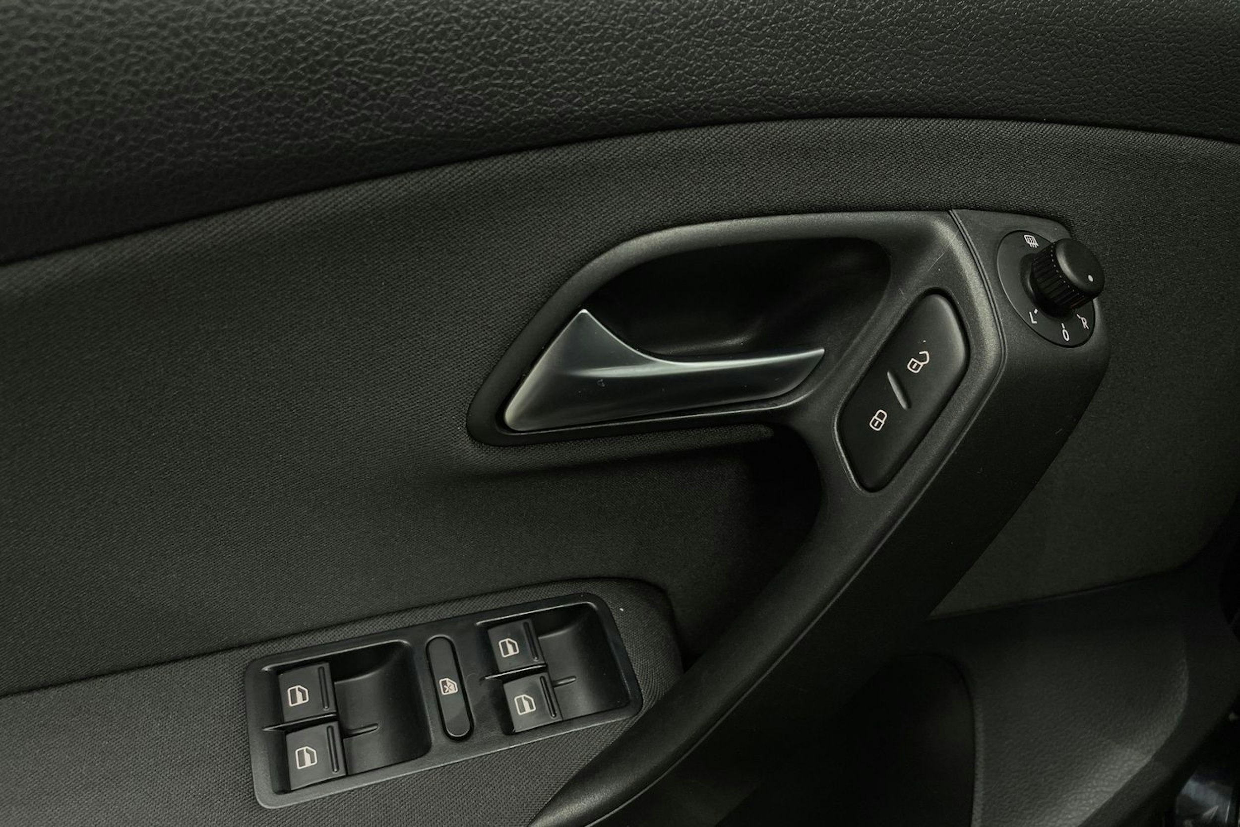 musta Volkswagen Polo 2012 kuva 19.