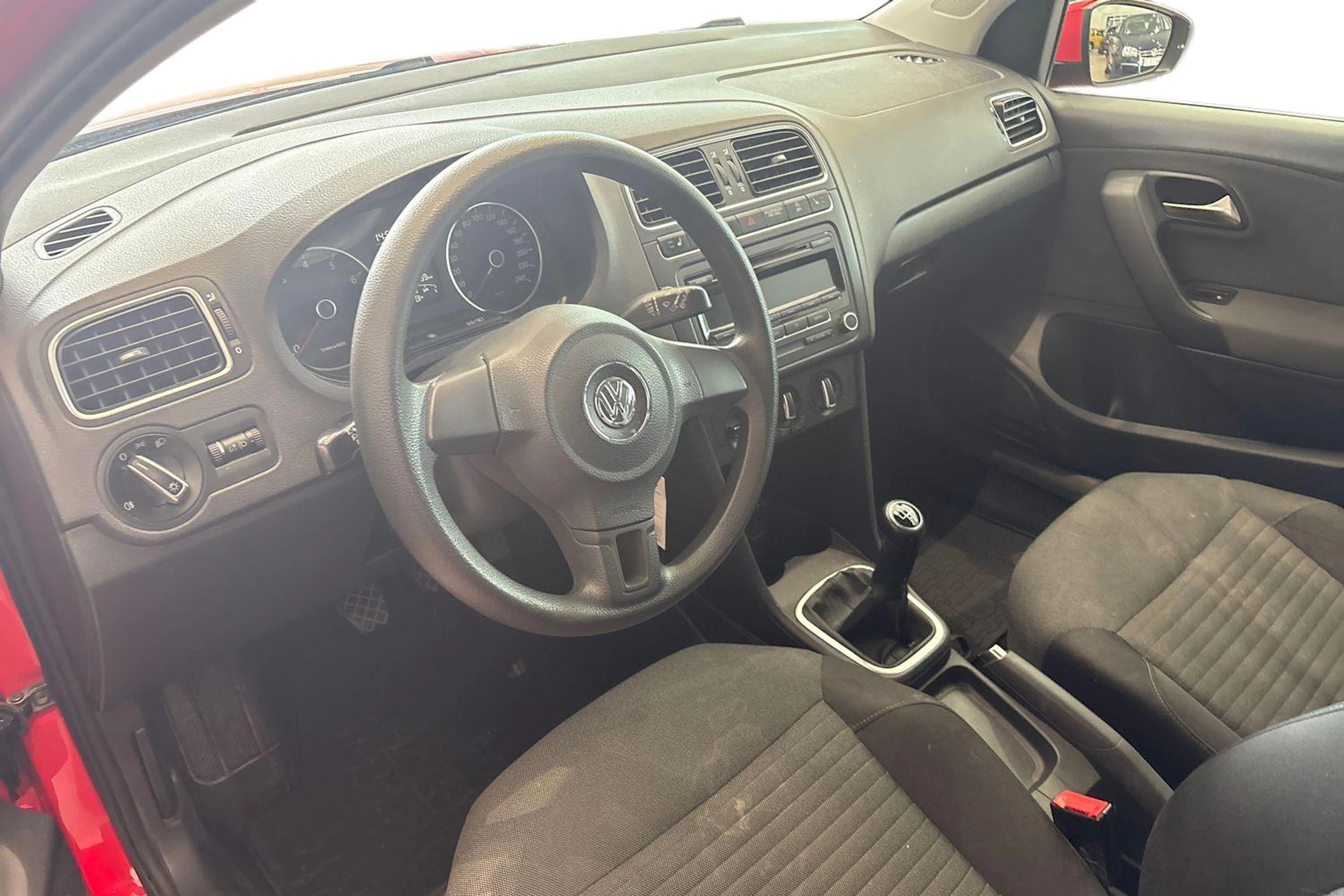punainen Volkswagen Polo 2012 kuva 6.