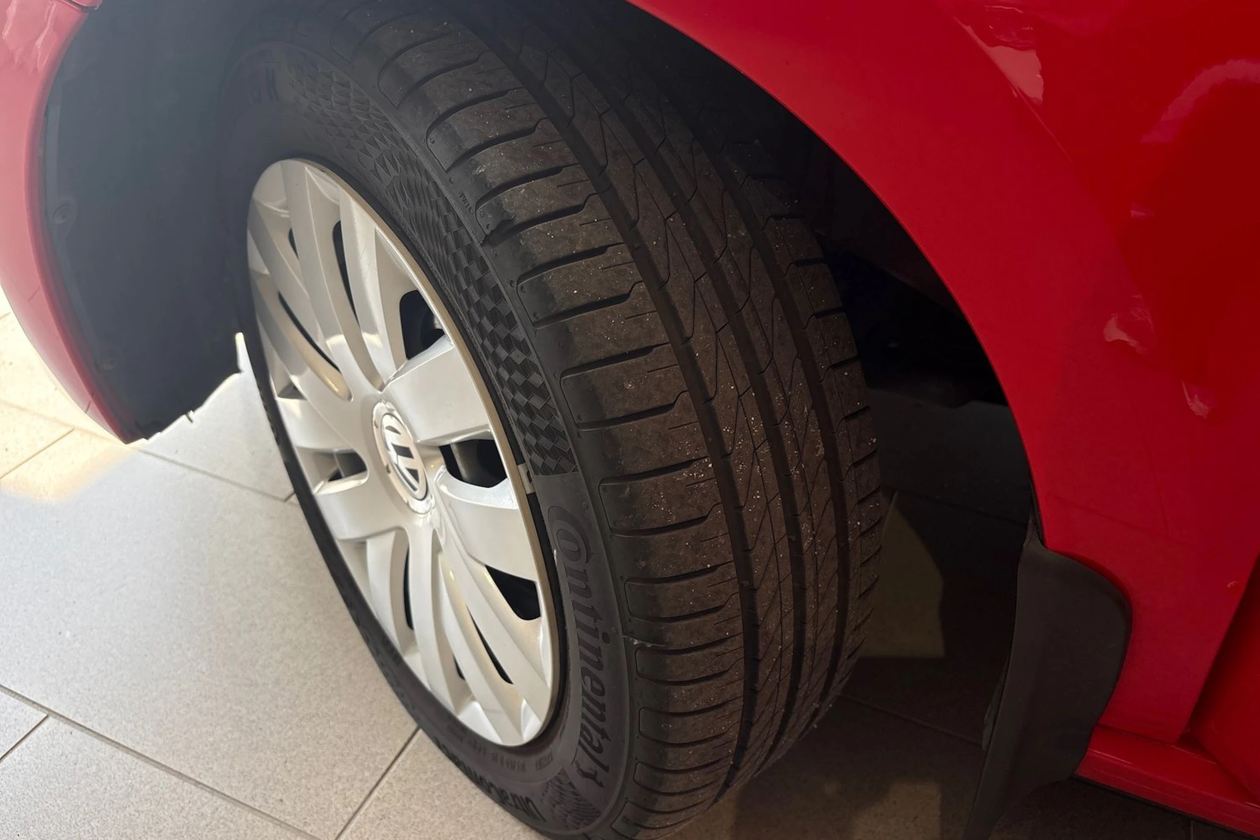 punainen Volkswagen Polo 2012 kuva 10.