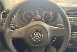 punainen Volkswagen Polo 2012 kuva 11.