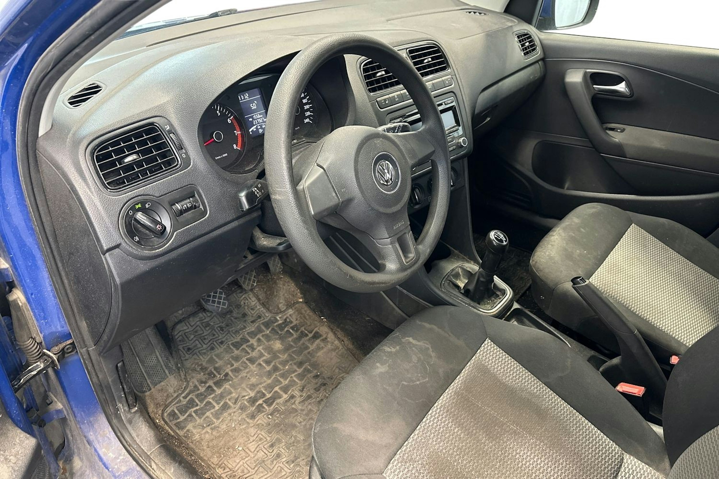 sininen Volkswagen Polo 2012 kuva 3.