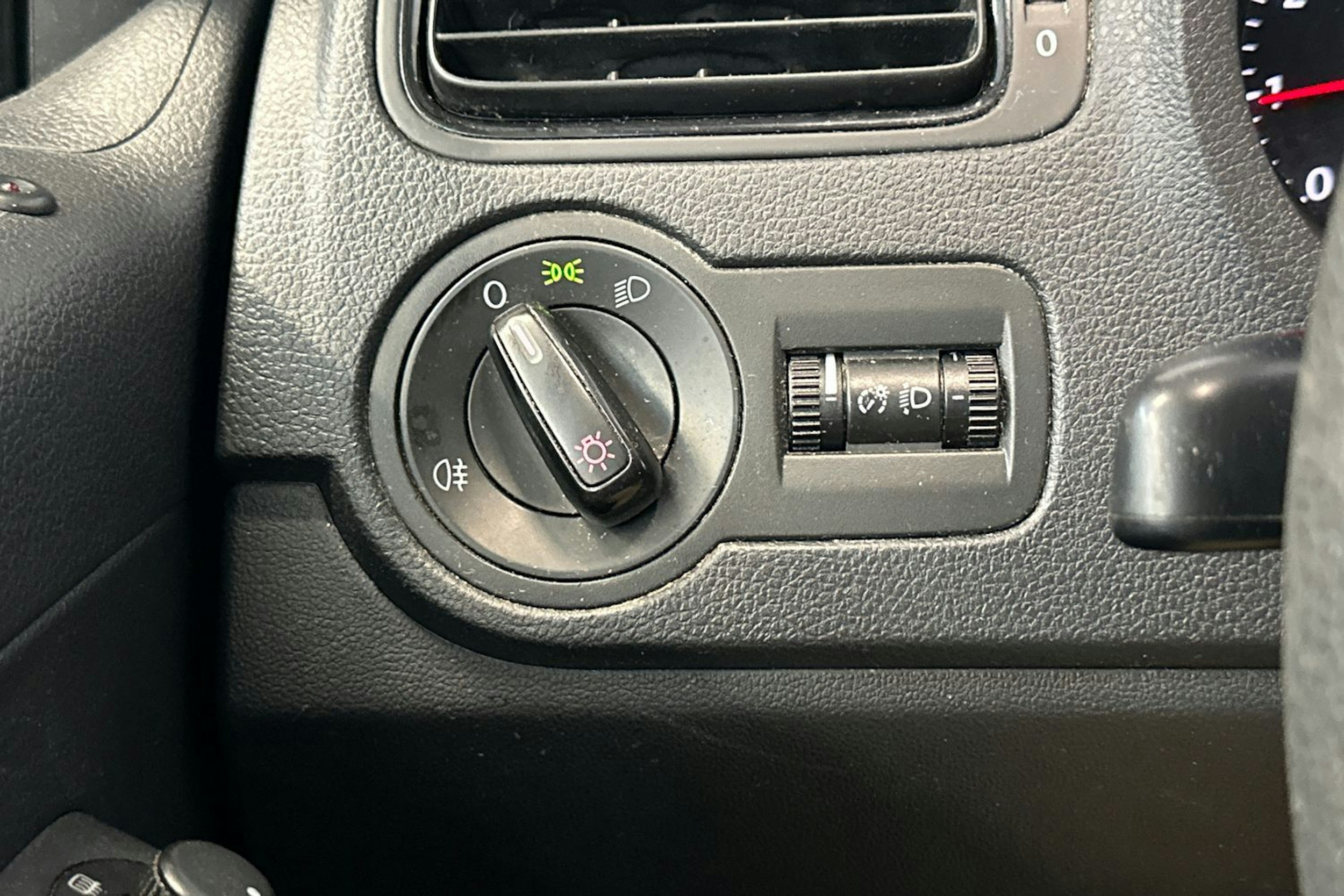 sininen Volkswagen Polo 2012 kuva 13.