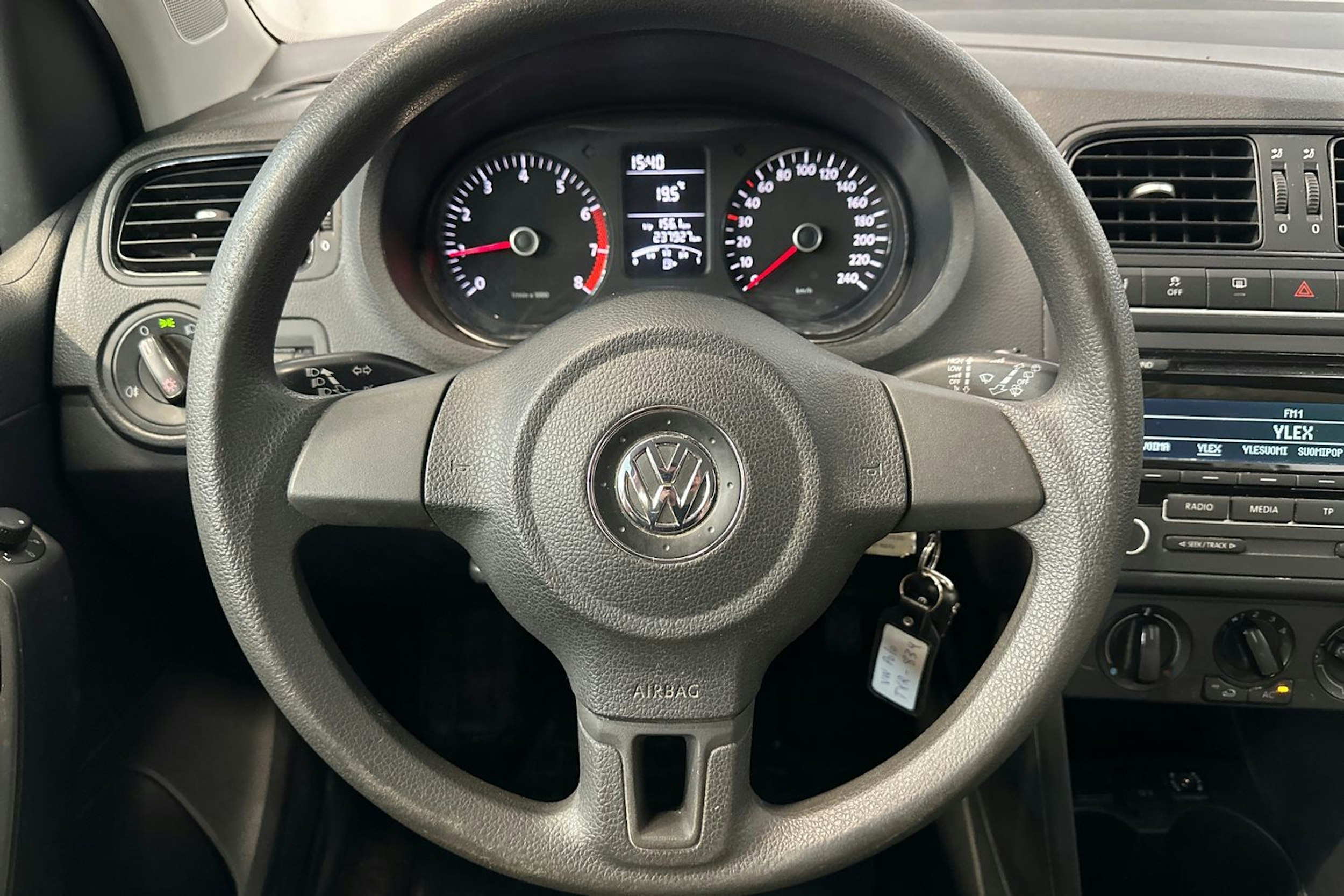 sininen Volkswagen Polo 2012 kuva 14.