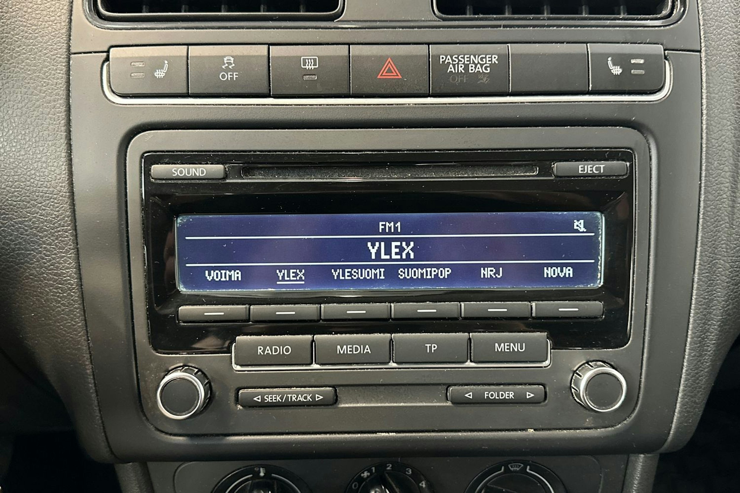 sininen Volkswagen Polo 2012 kuva 16.