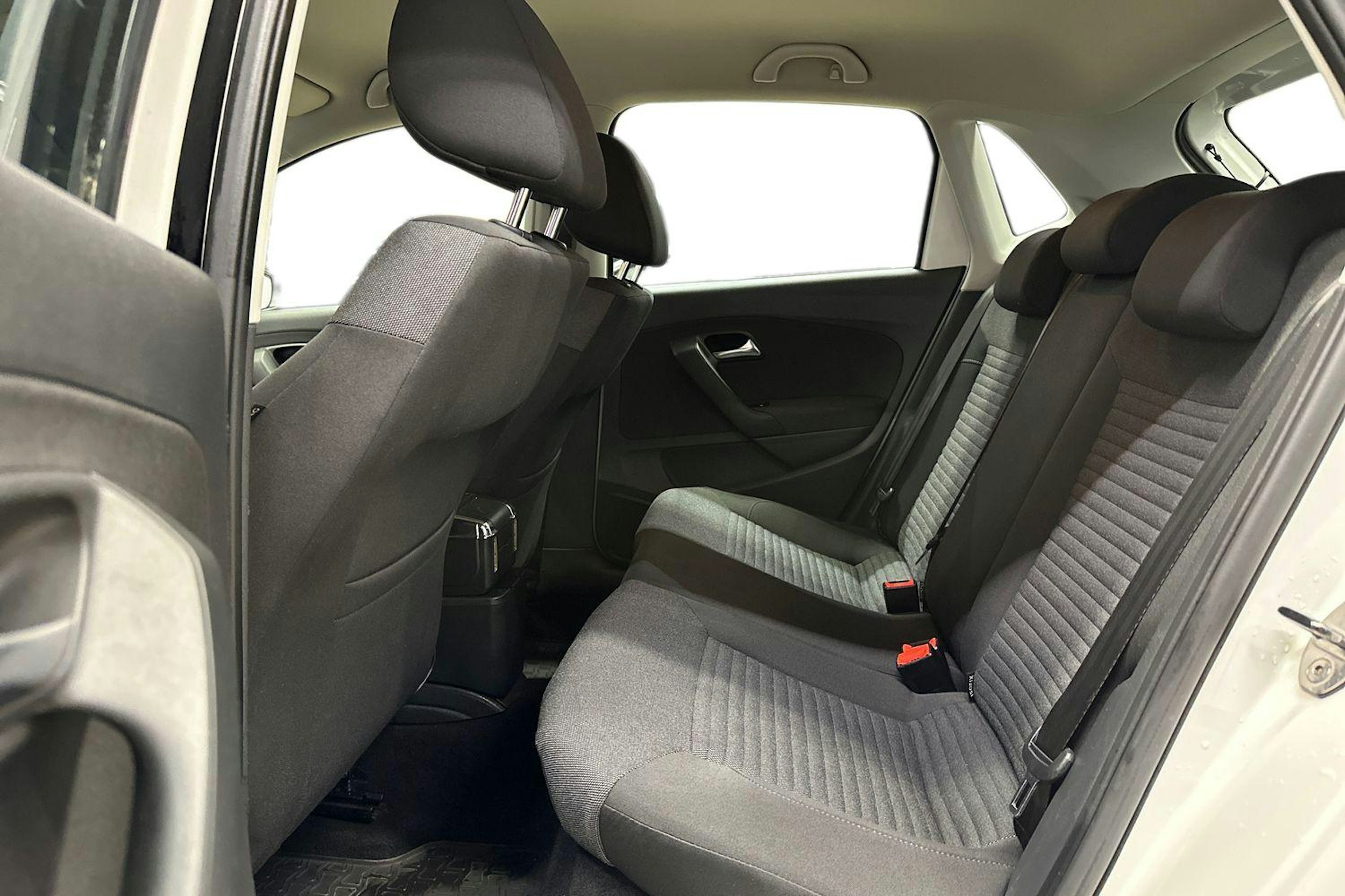 valkoinen Volkswagen Polo 2012 kuva 10.