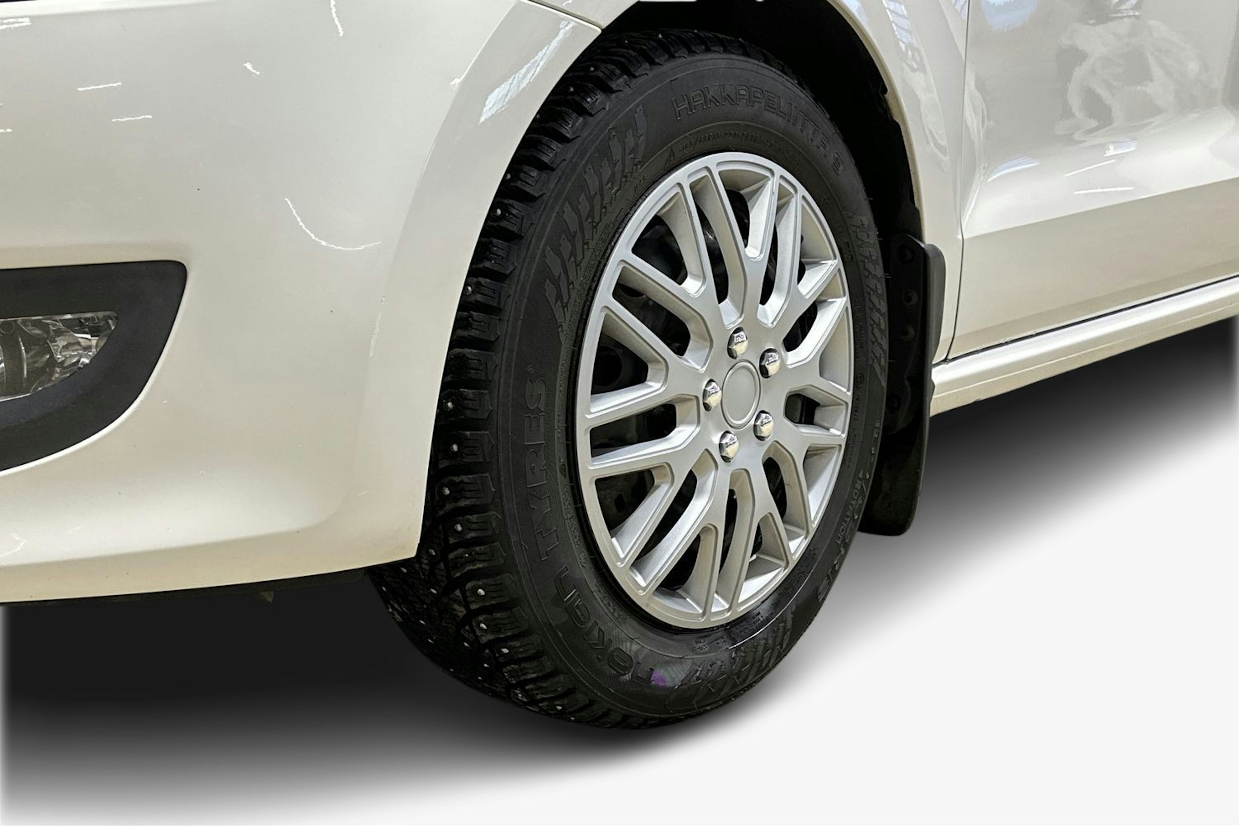 valkoinen Volkswagen Polo 2012 kuva 11.