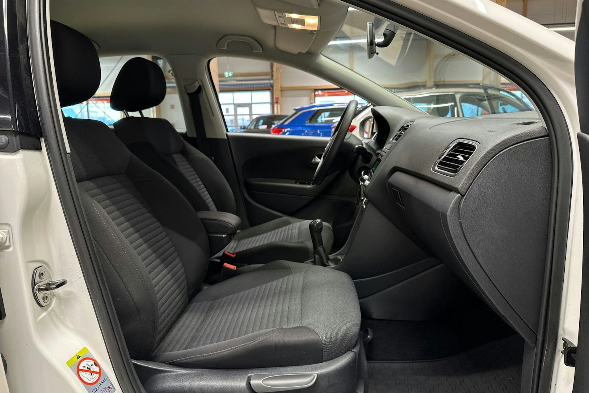 valkoinen Volkswagen Polo 2012 kuva 14.