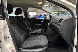 valkoinen Volkswagen Polo 2012 kuva 14.