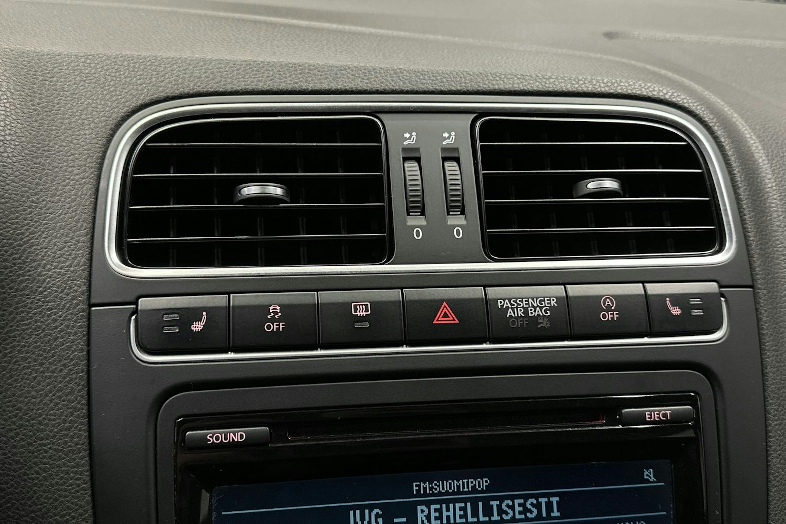 valkoinen Volkswagen Polo 2012 kuva 16.