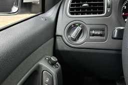 valkoinen Volkswagen Polo 2012 kuva 21.