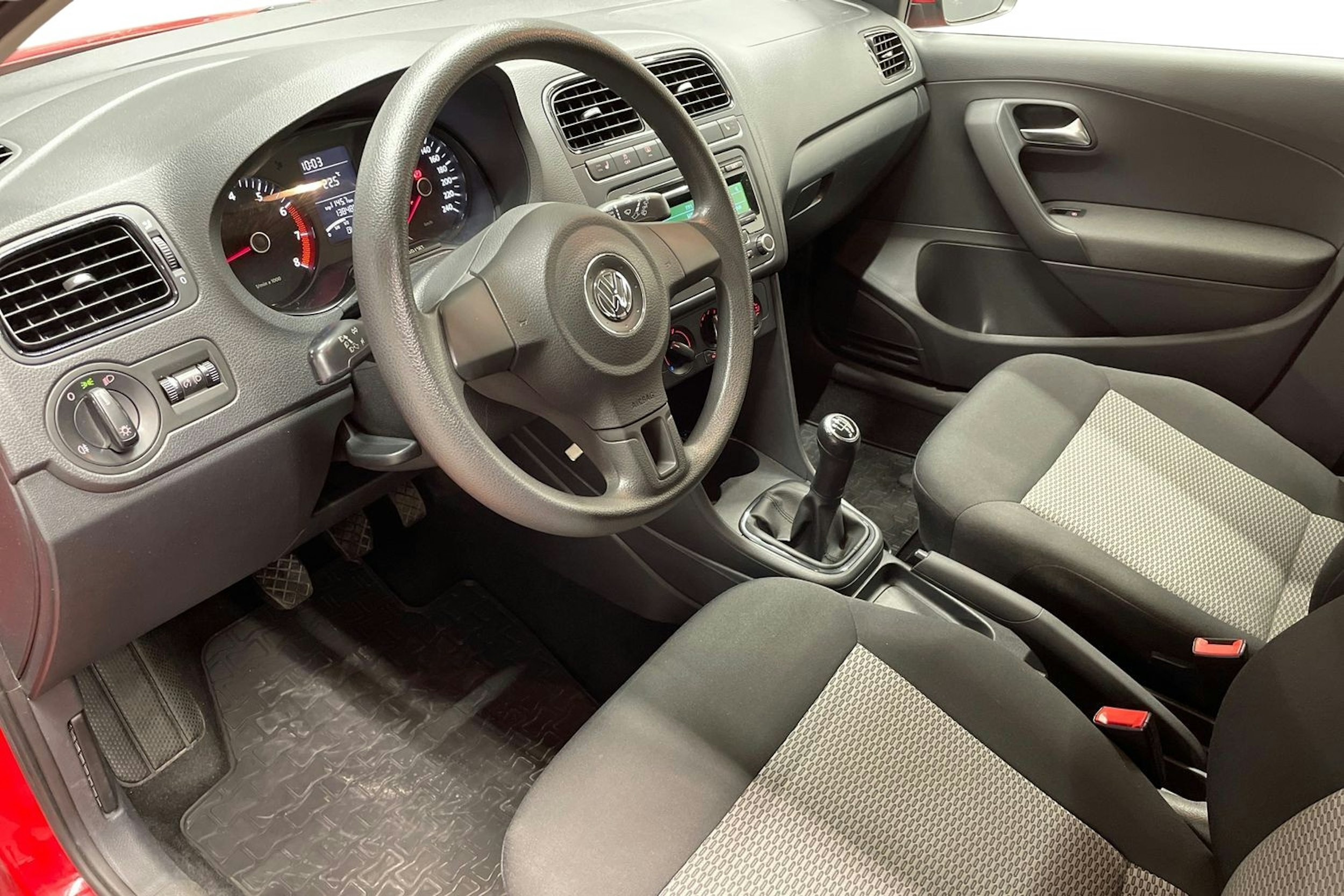 Punainen Volkswagen POLO 2012 kuva 7.