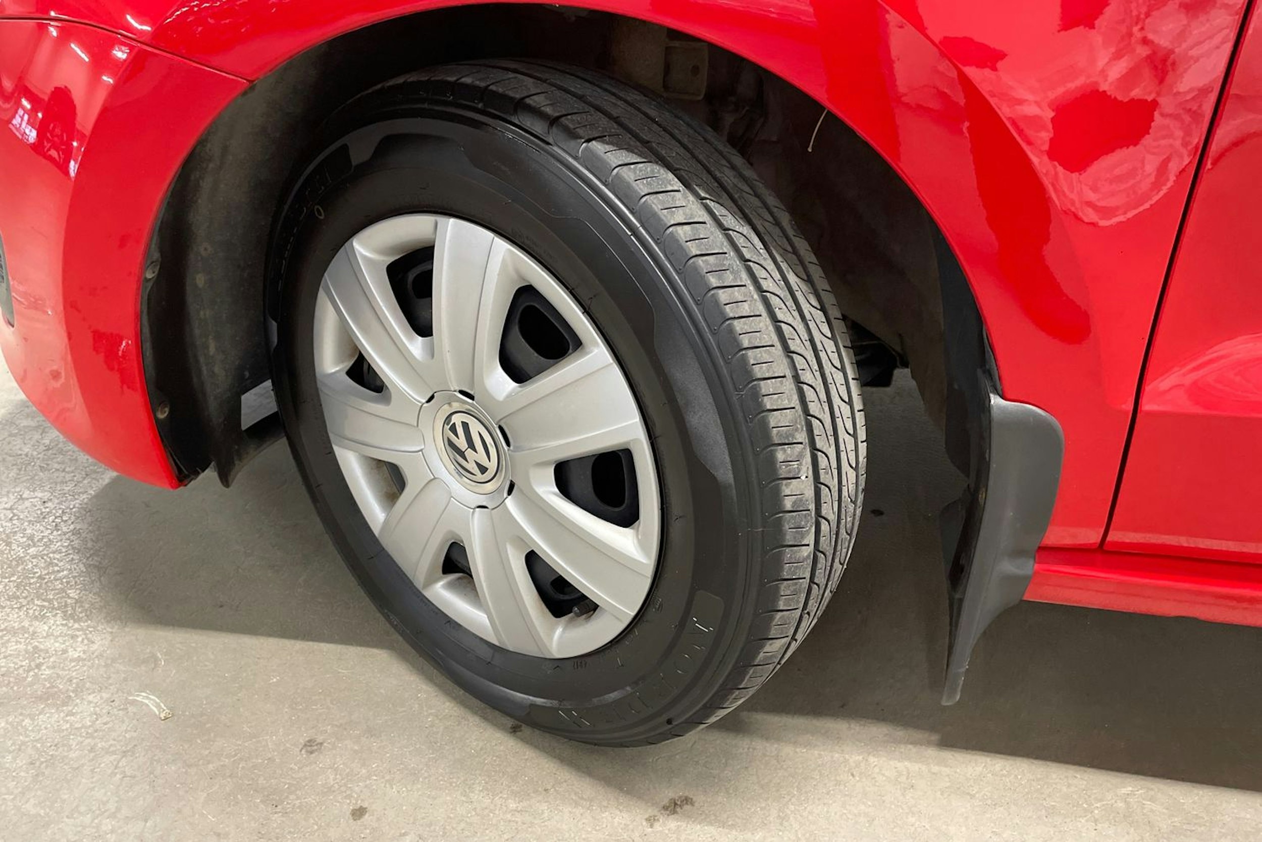 Punainen Volkswagen POLO 2012 kuva 13.
