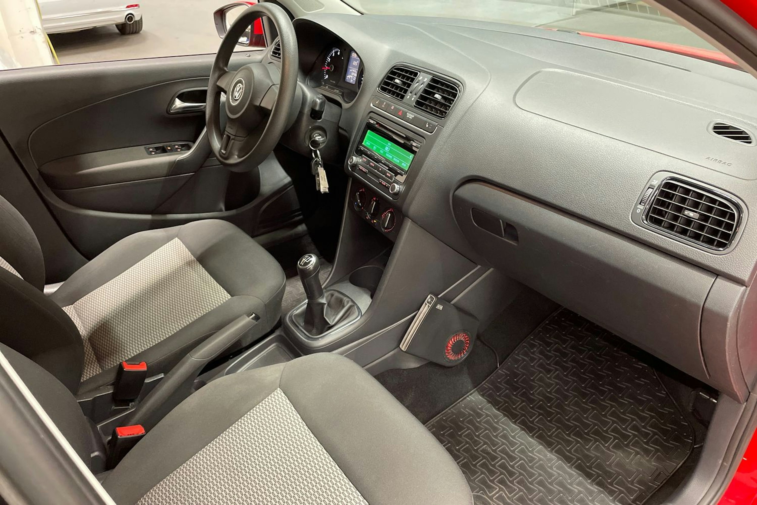 Punainen Volkswagen POLO 2012 kuva 22.