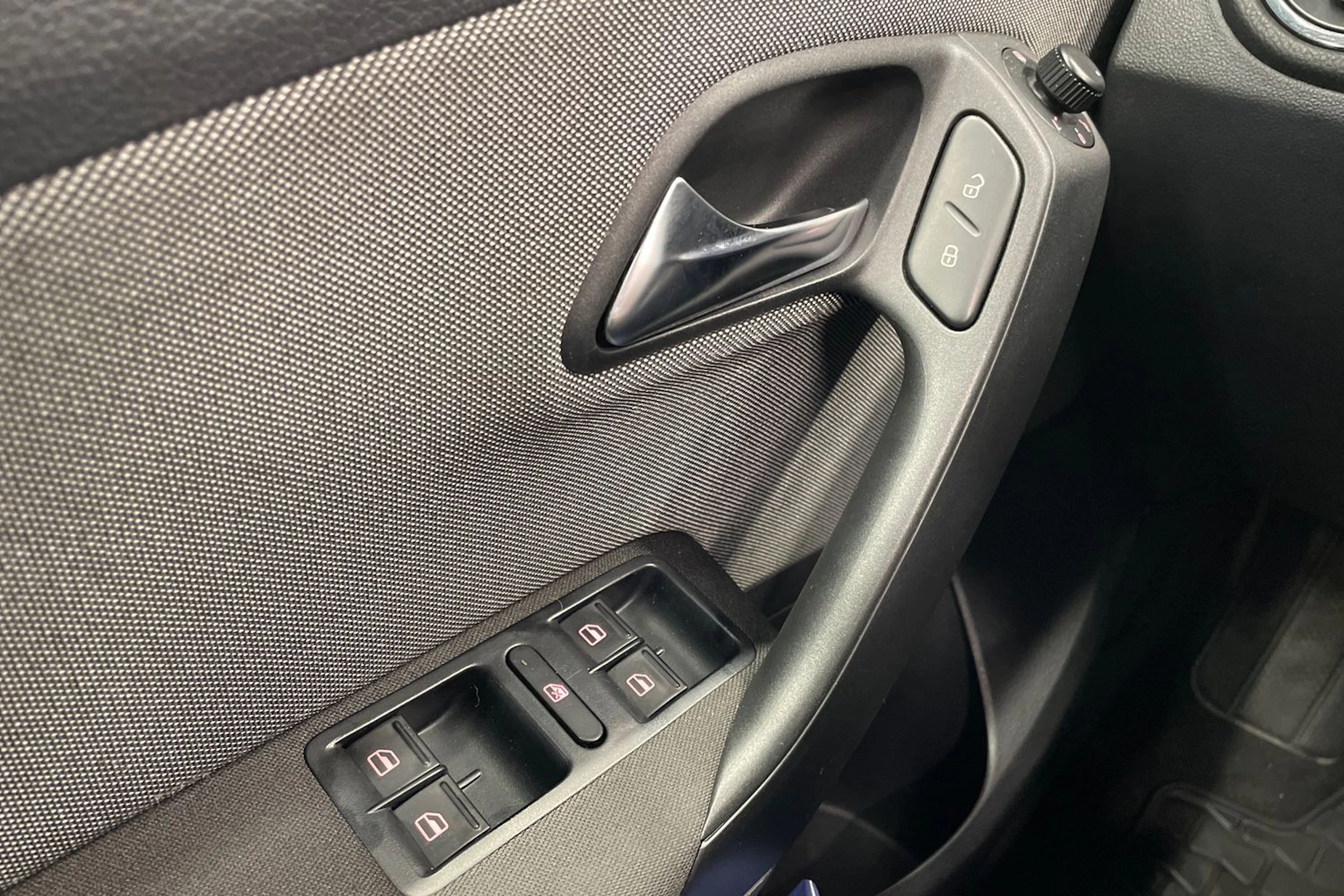 Punainen Volkswagen POLO 2012 kuva 16.