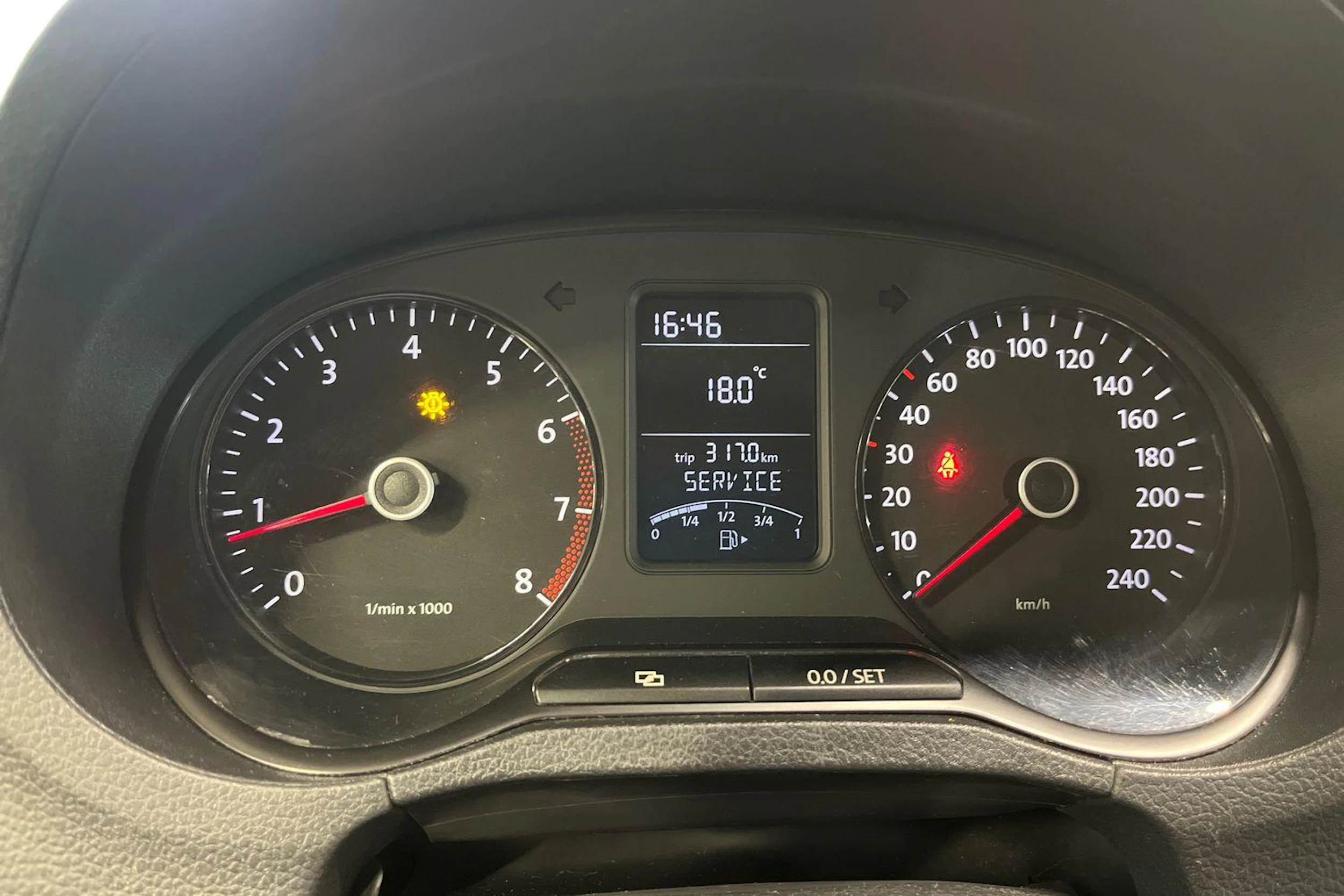 Oranssi Volkswagen POLO 2013 kuva 9.