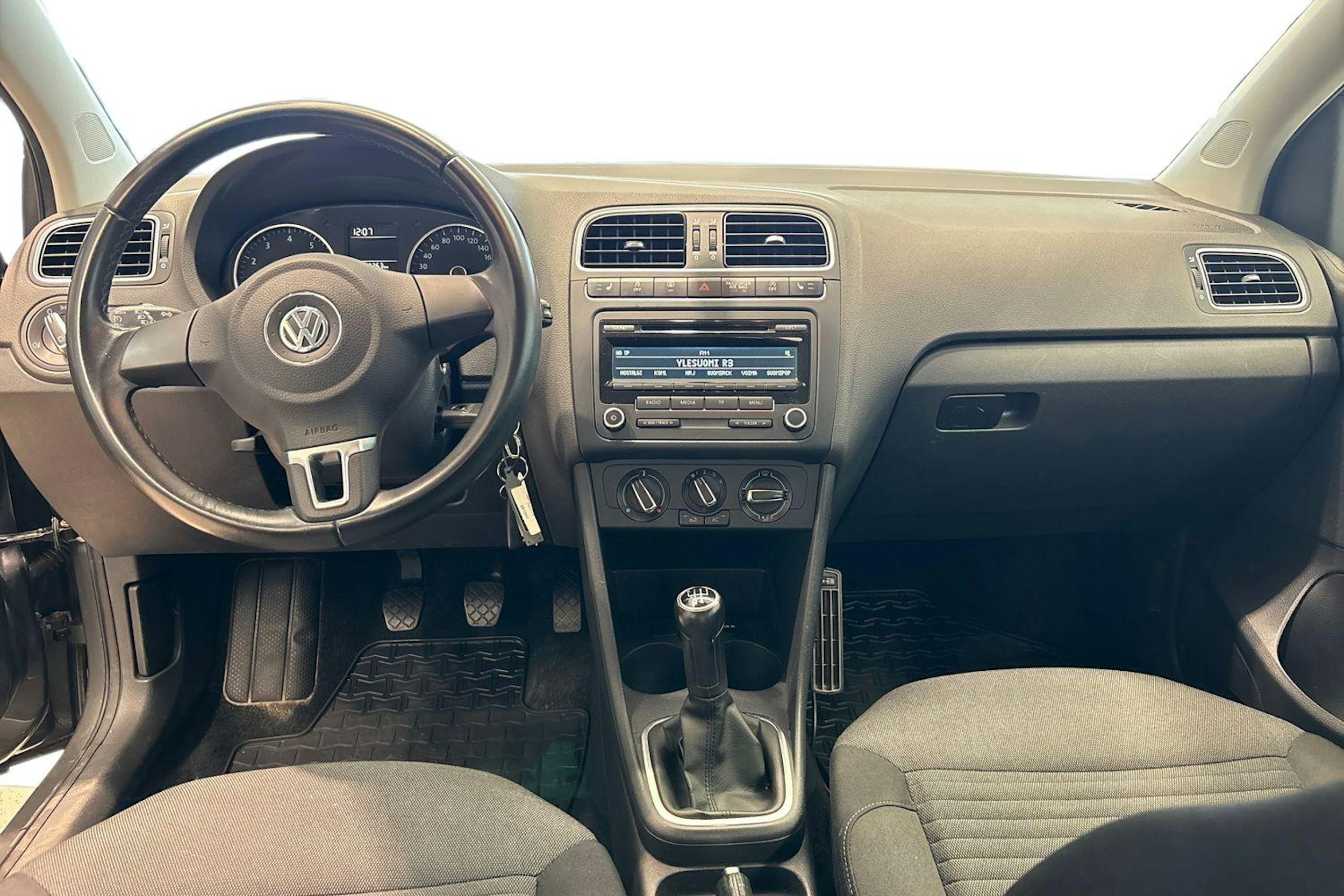 Harmaa Volkswagen POLO 2013 kuva 7.