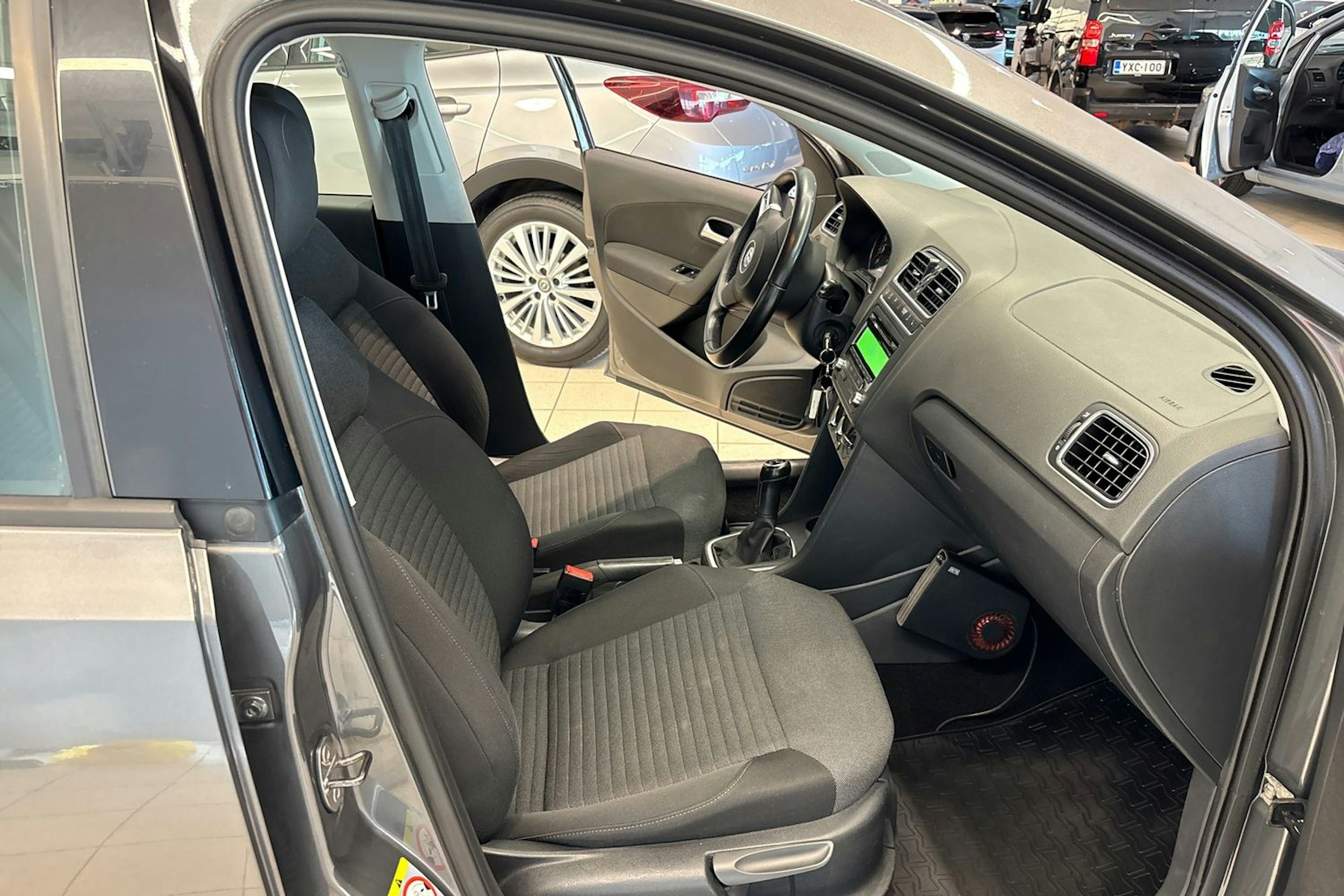 Harmaa Volkswagen POLO 2013 kuva 14.
