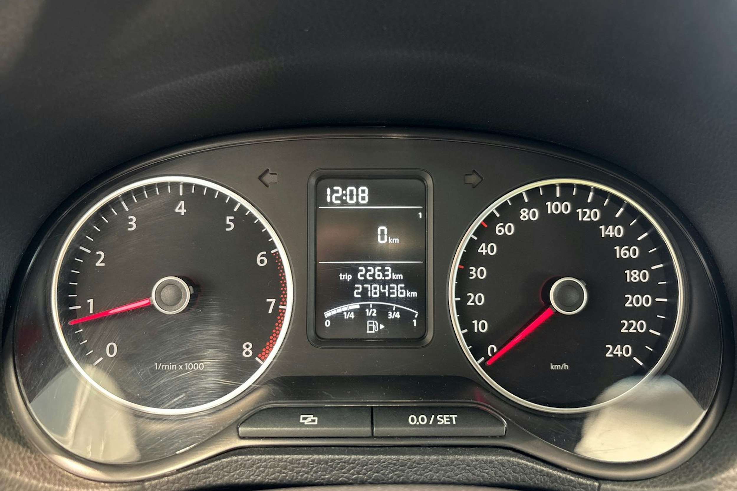 Harmaa Volkswagen POLO 2013 kuva 15.