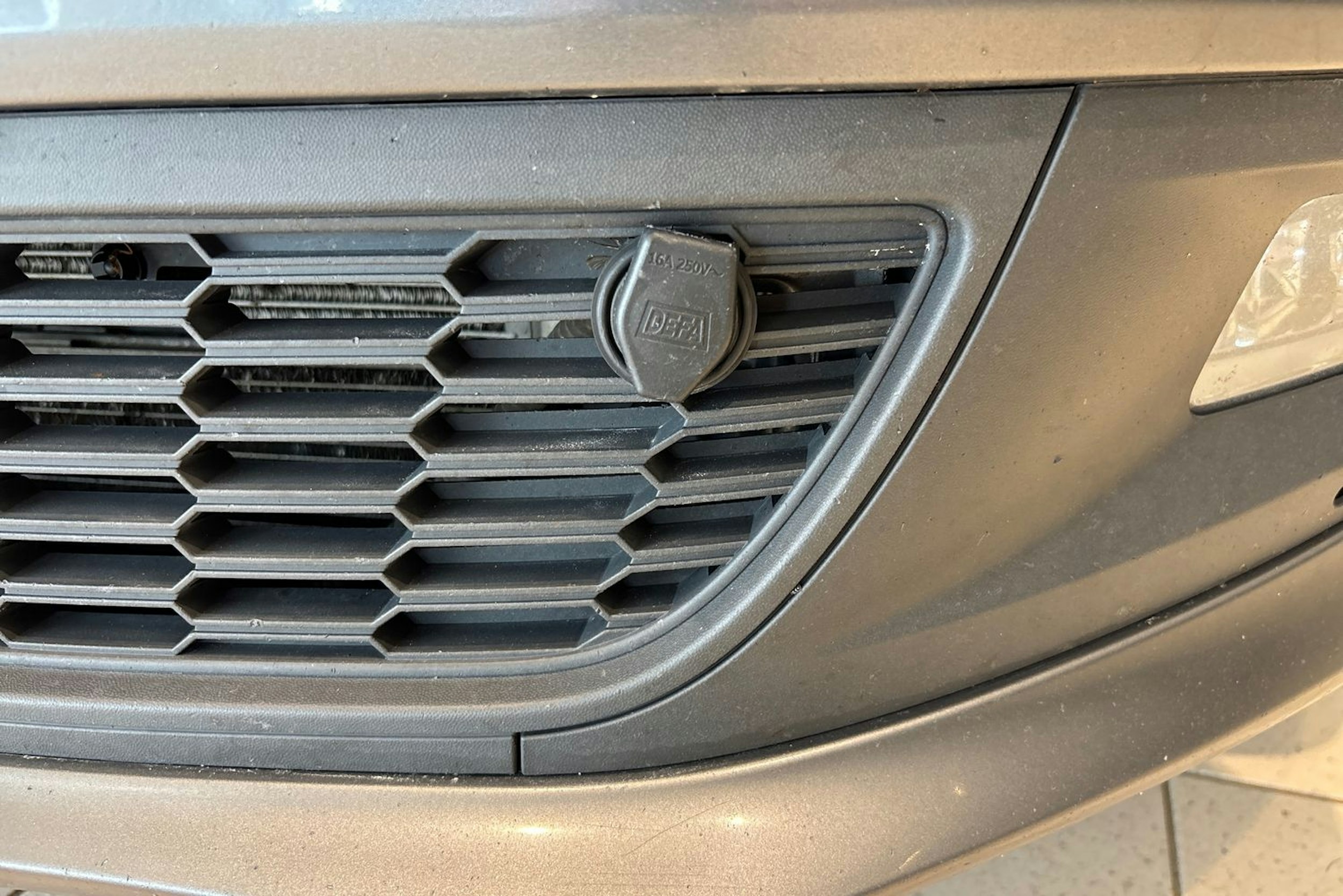 Harmaa Volkswagen POLO 2013 kuva 19.