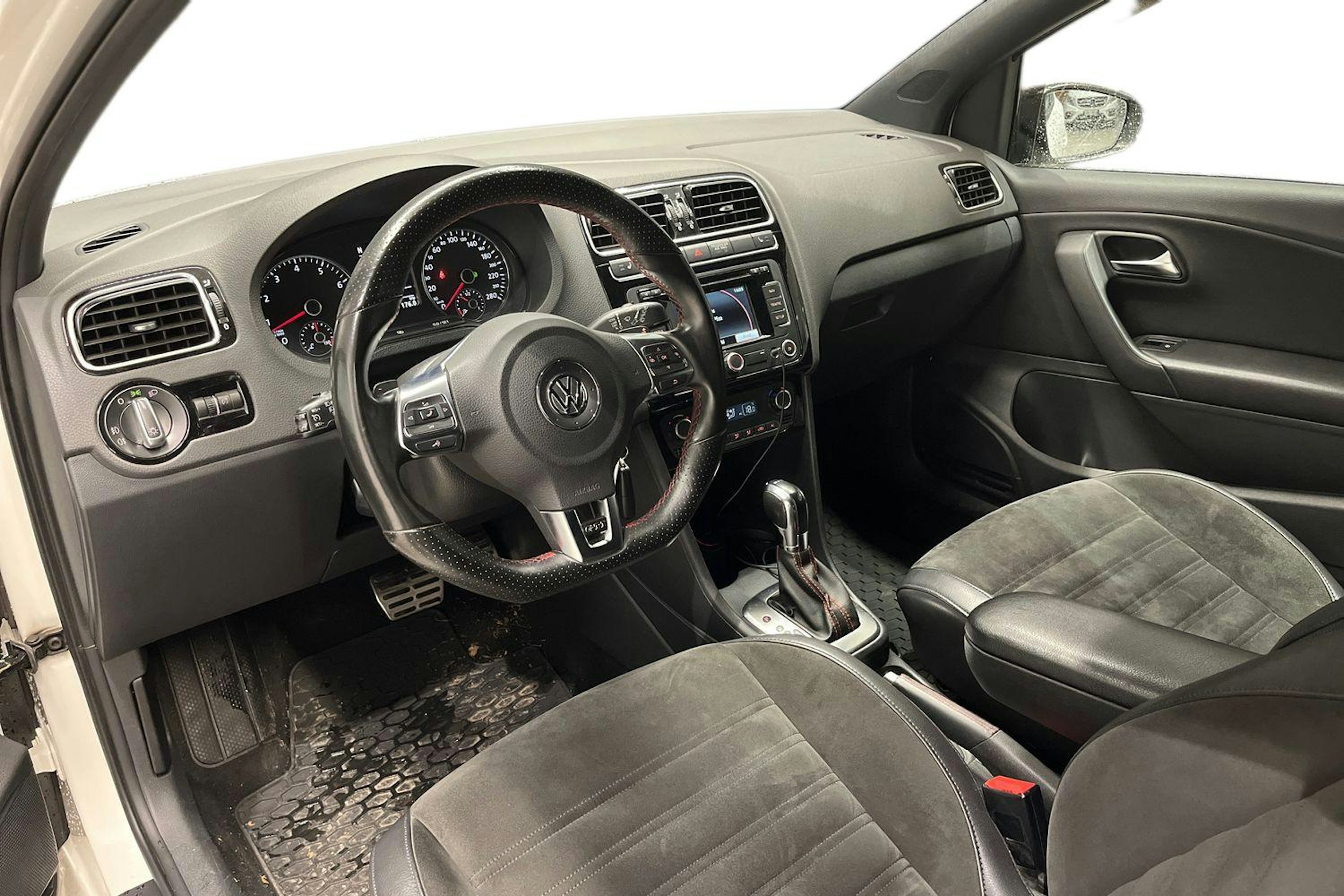 valkoinen Volkswagen Polo 2013 kuva 3.