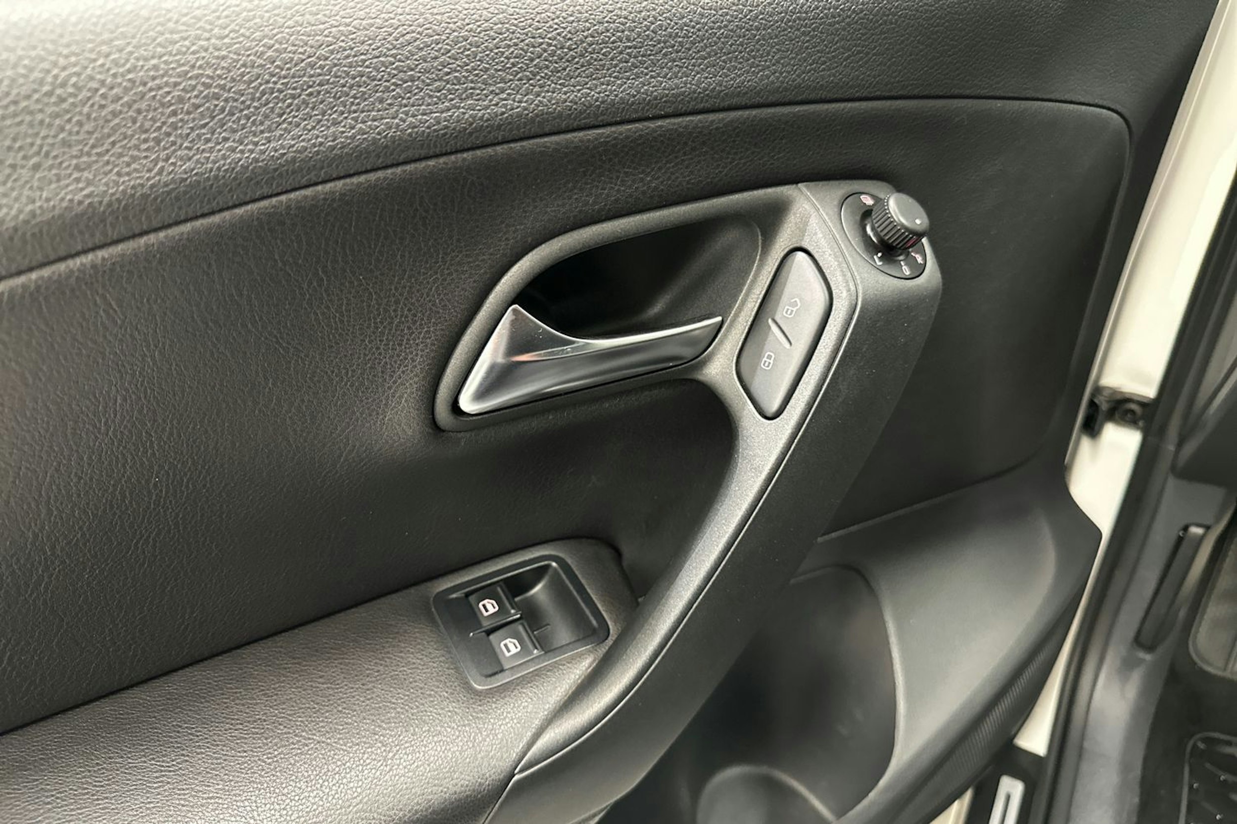 valkoinen Volkswagen Polo 2013 kuva 15.