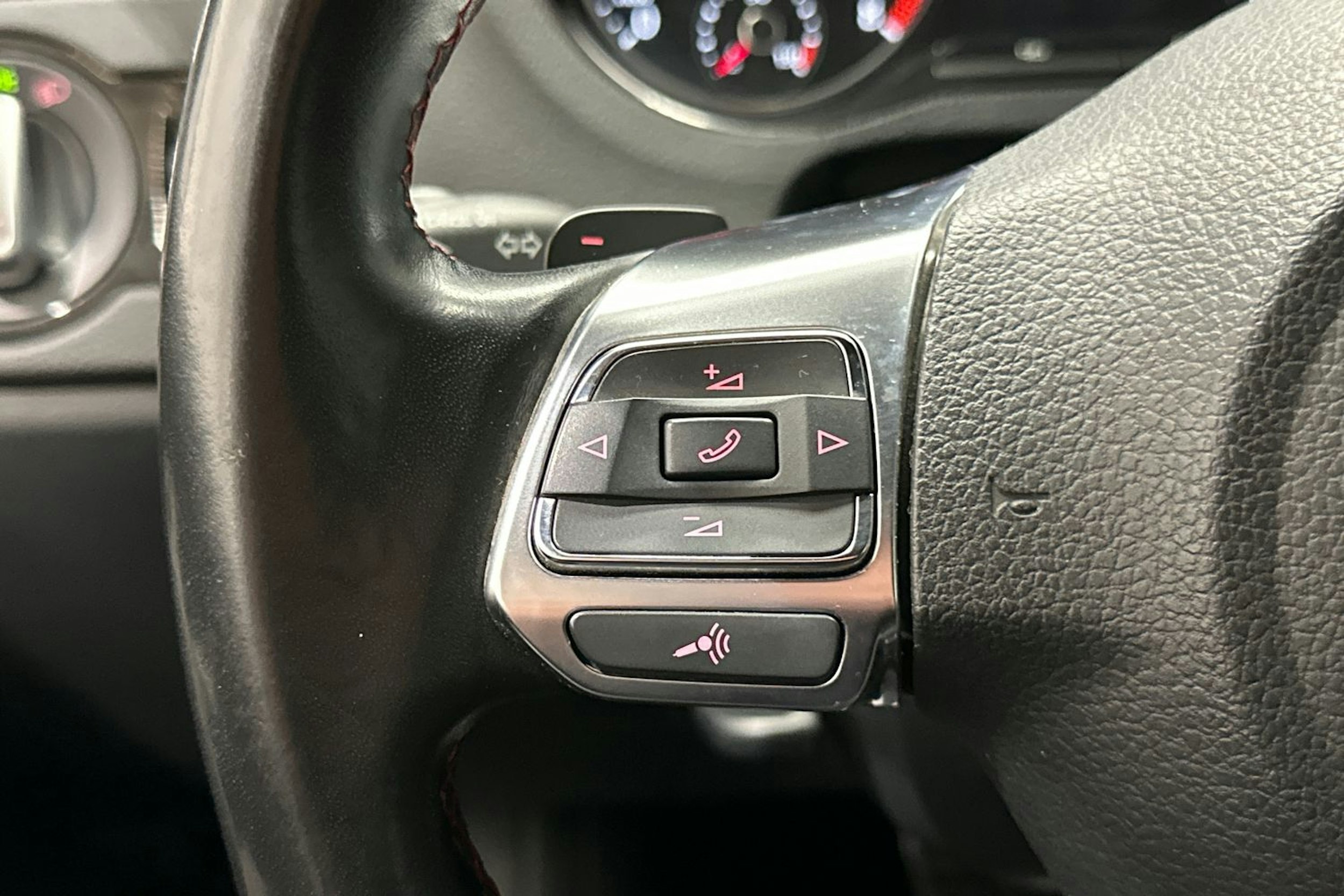 valkoinen Volkswagen Polo 2013 kuva 16.