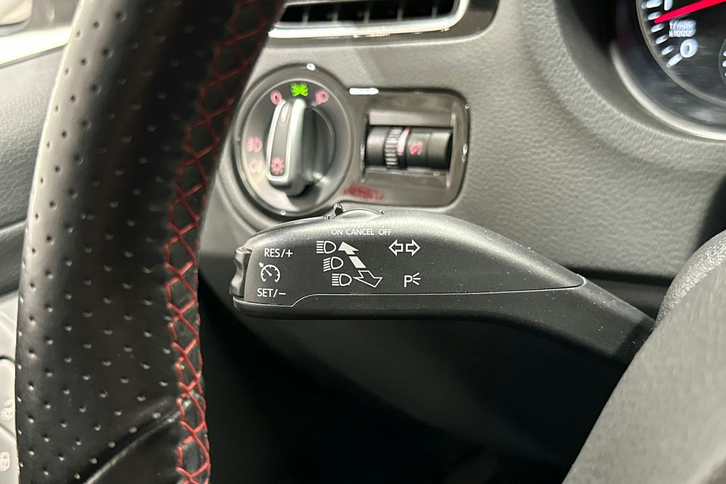 valkoinen Volkswagen Polo 2013 kuva 18.