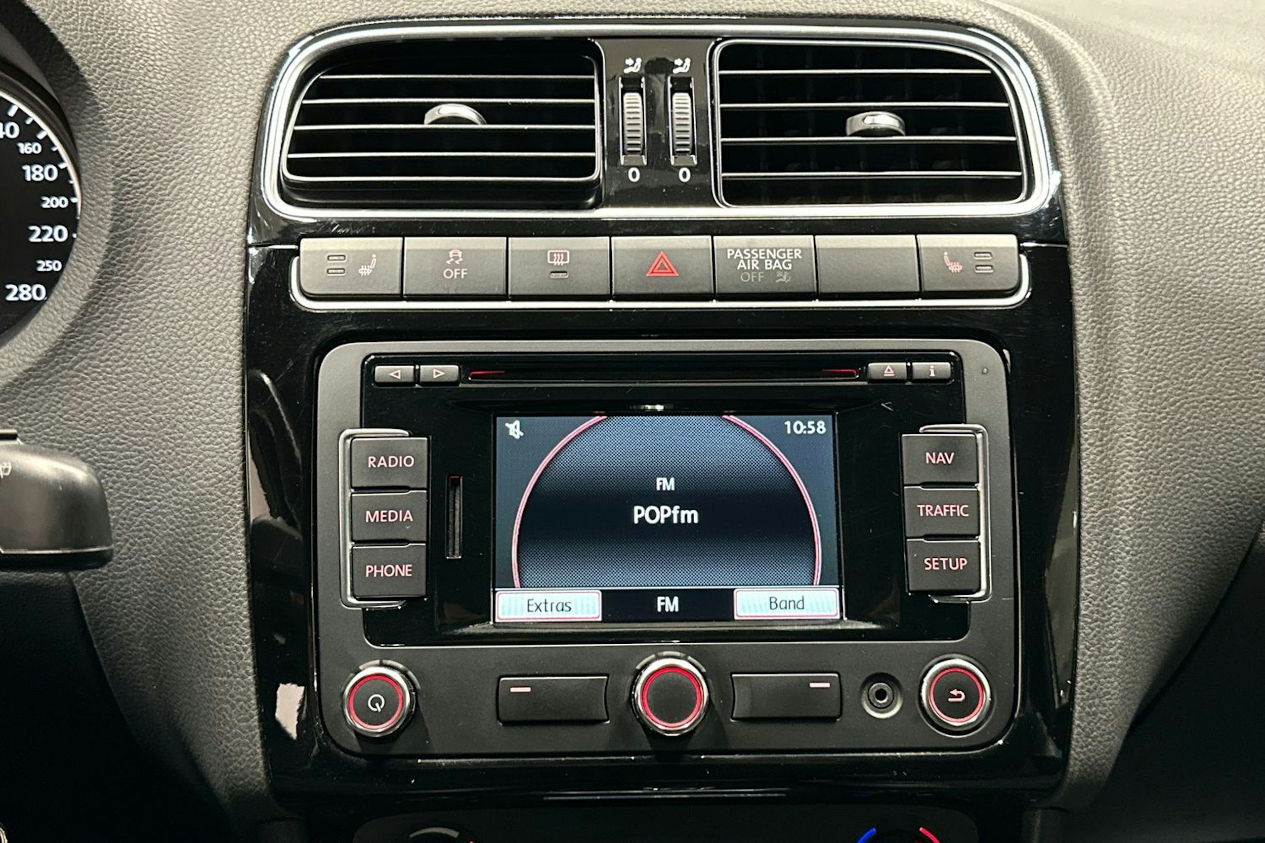 valkoinen Volkswagen Polo 2013 kuva 20.