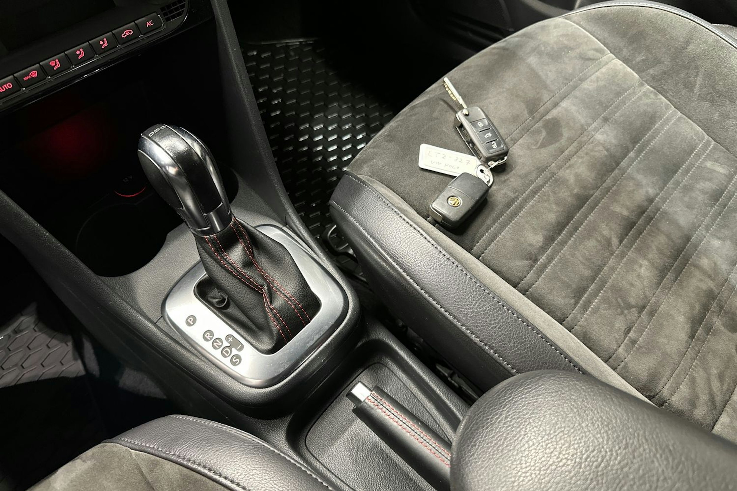 valkoinen Volkswagen Polo 2013 kuva 23.