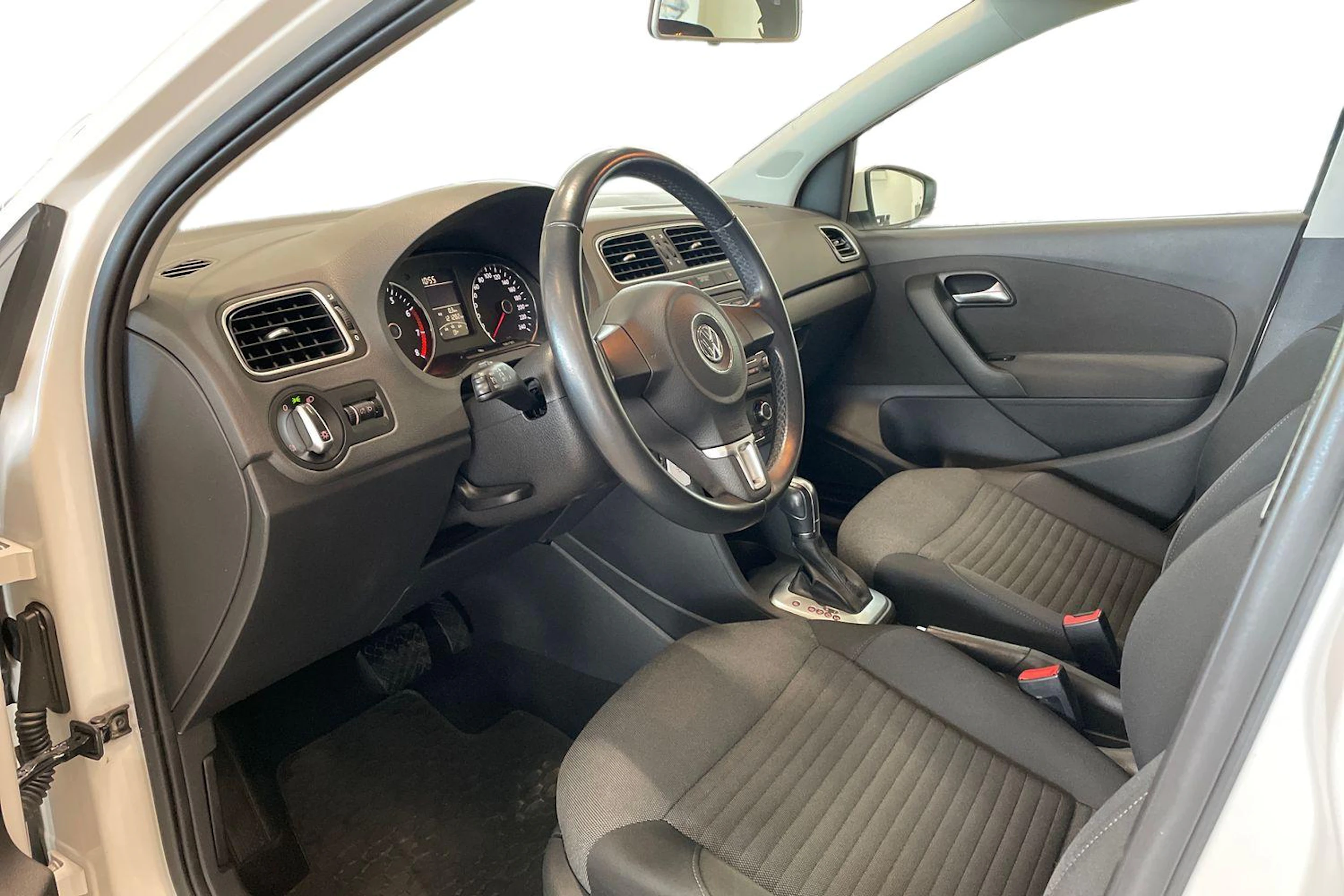 valkoinen Volkswagen Polo 2013 kuva 6.