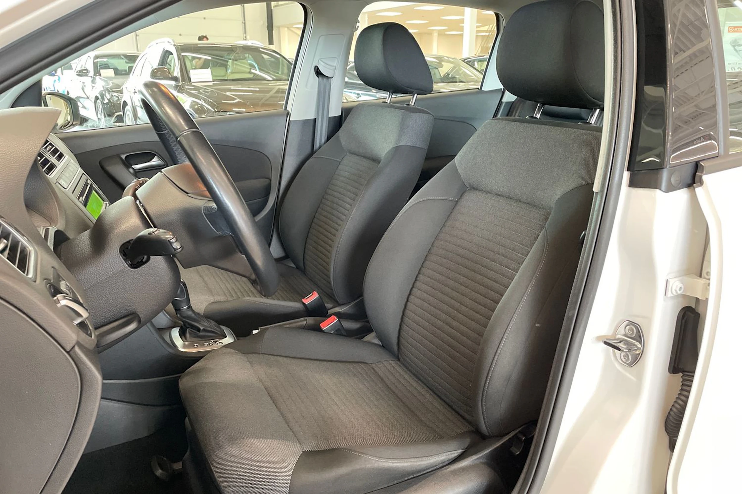 valkoinen Volkswagen Polo 2013 kuva 11.