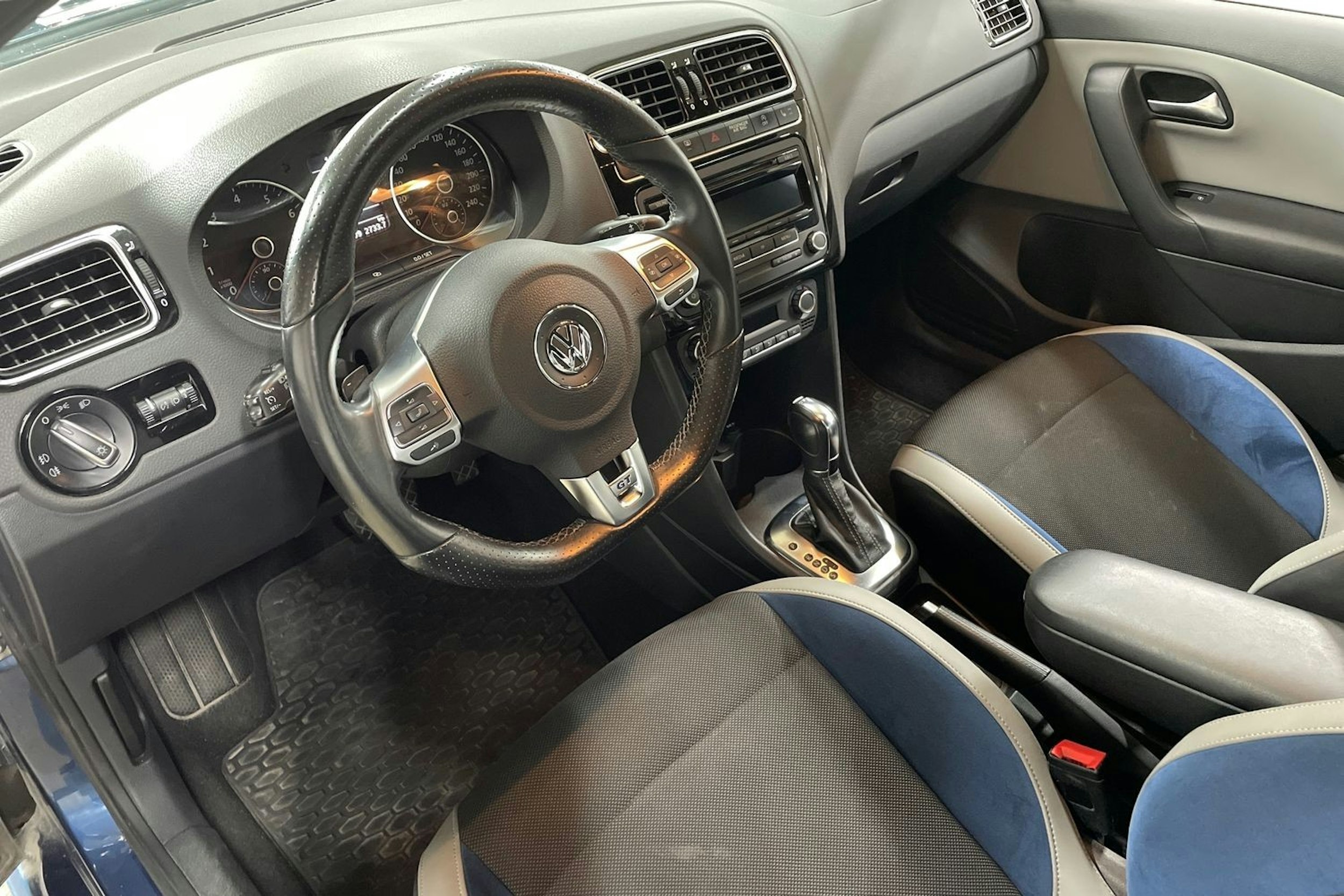 Sininen Volkswagen POLO 2013 kuva 7.