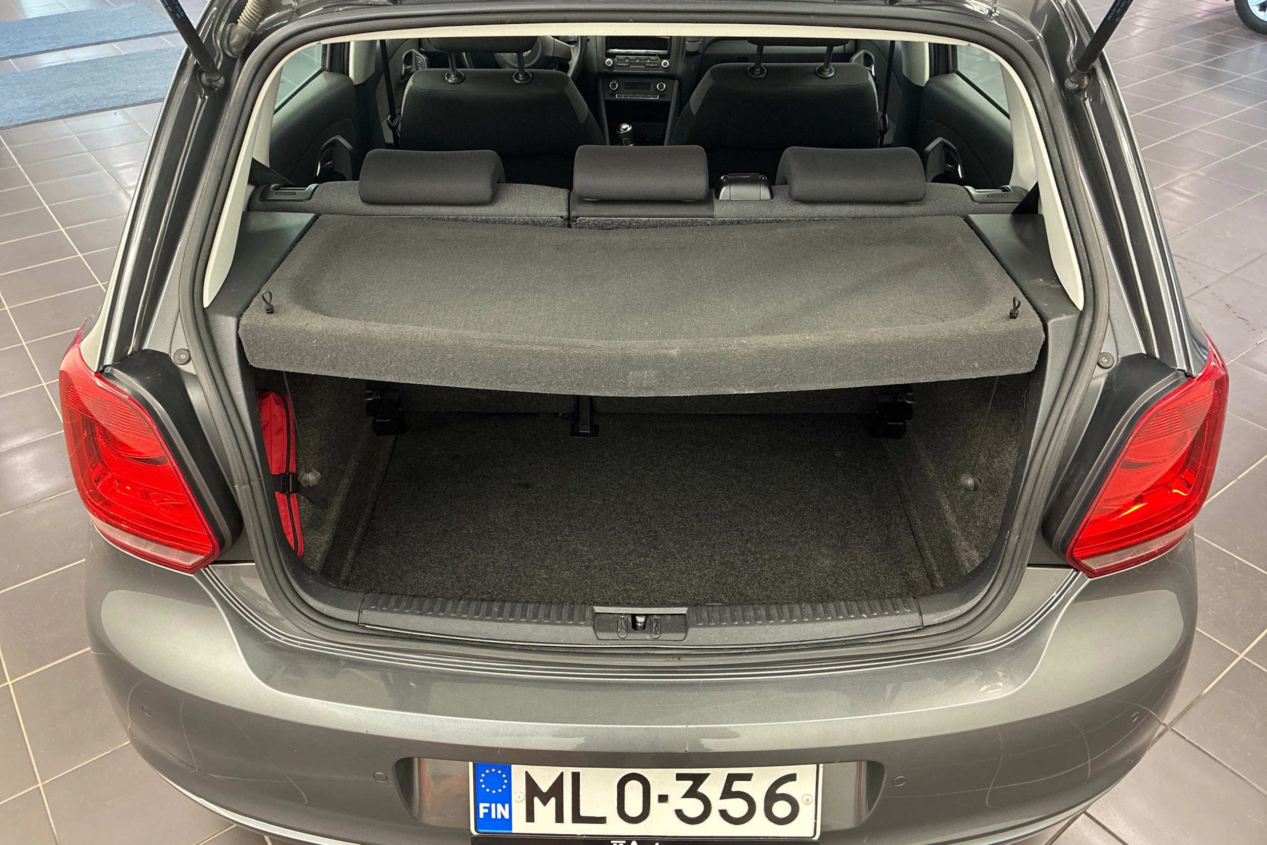 harmaa Volkswagen Polo 2013 kuva 11.