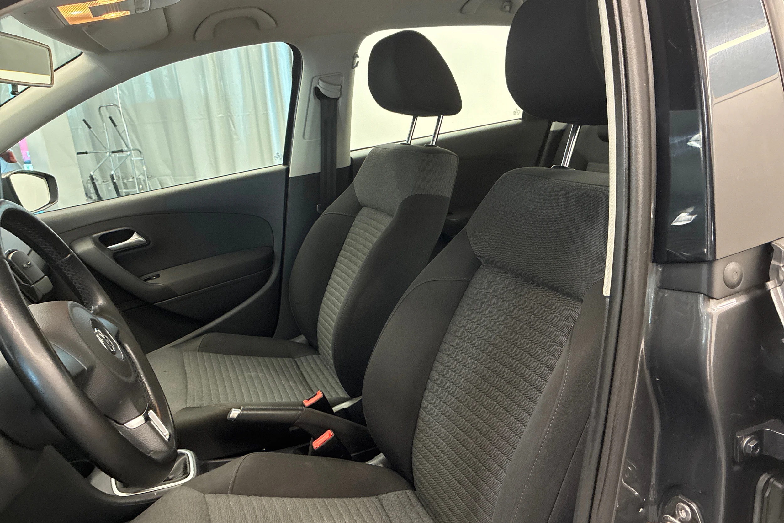 harmaa Volkswagen Polo 2013 kuva 12.