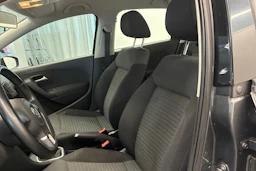 harmaa Volkswagen Polo 2013 kuva 12.