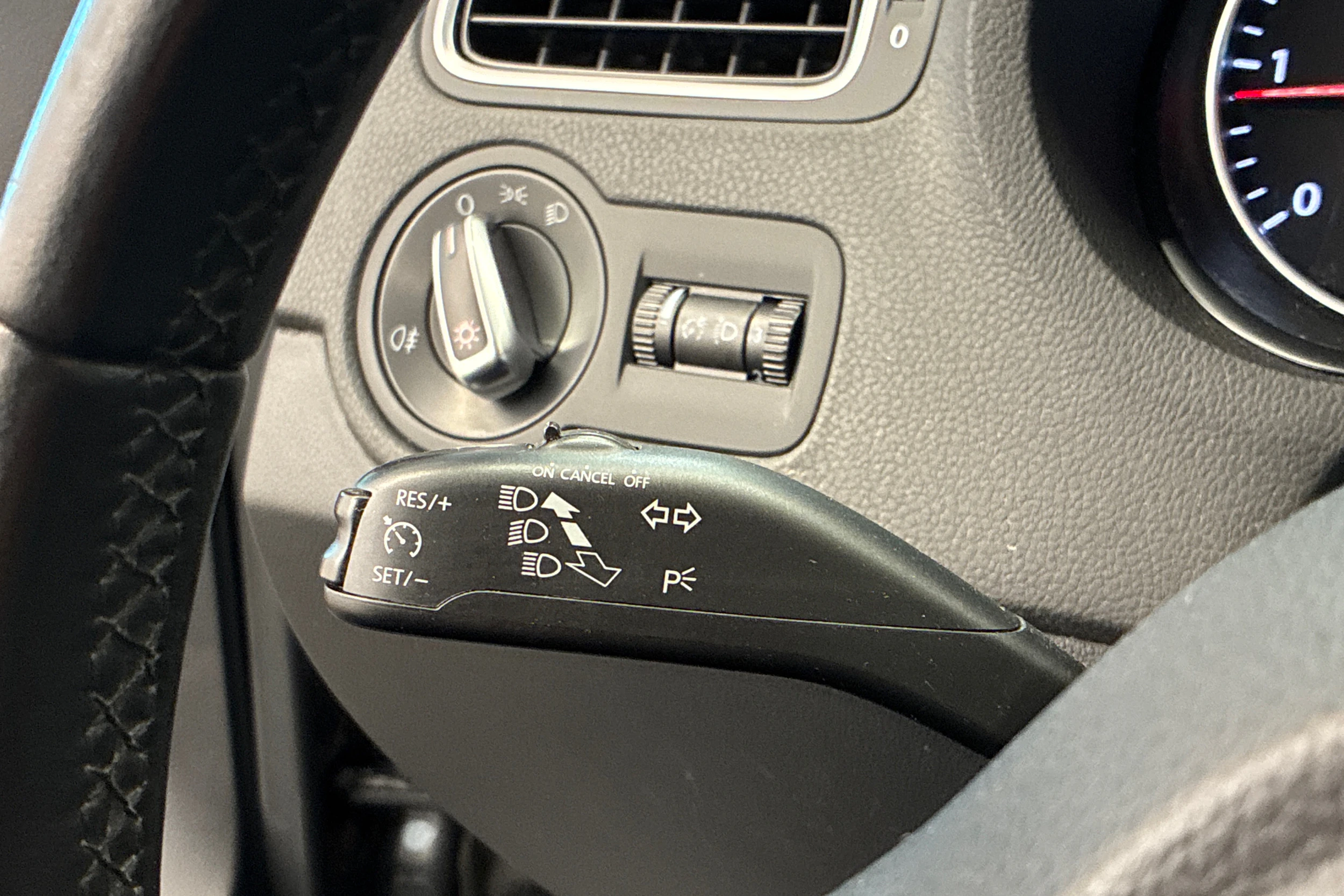 harmaa Volkswagen Polo 2013 kuva 20.