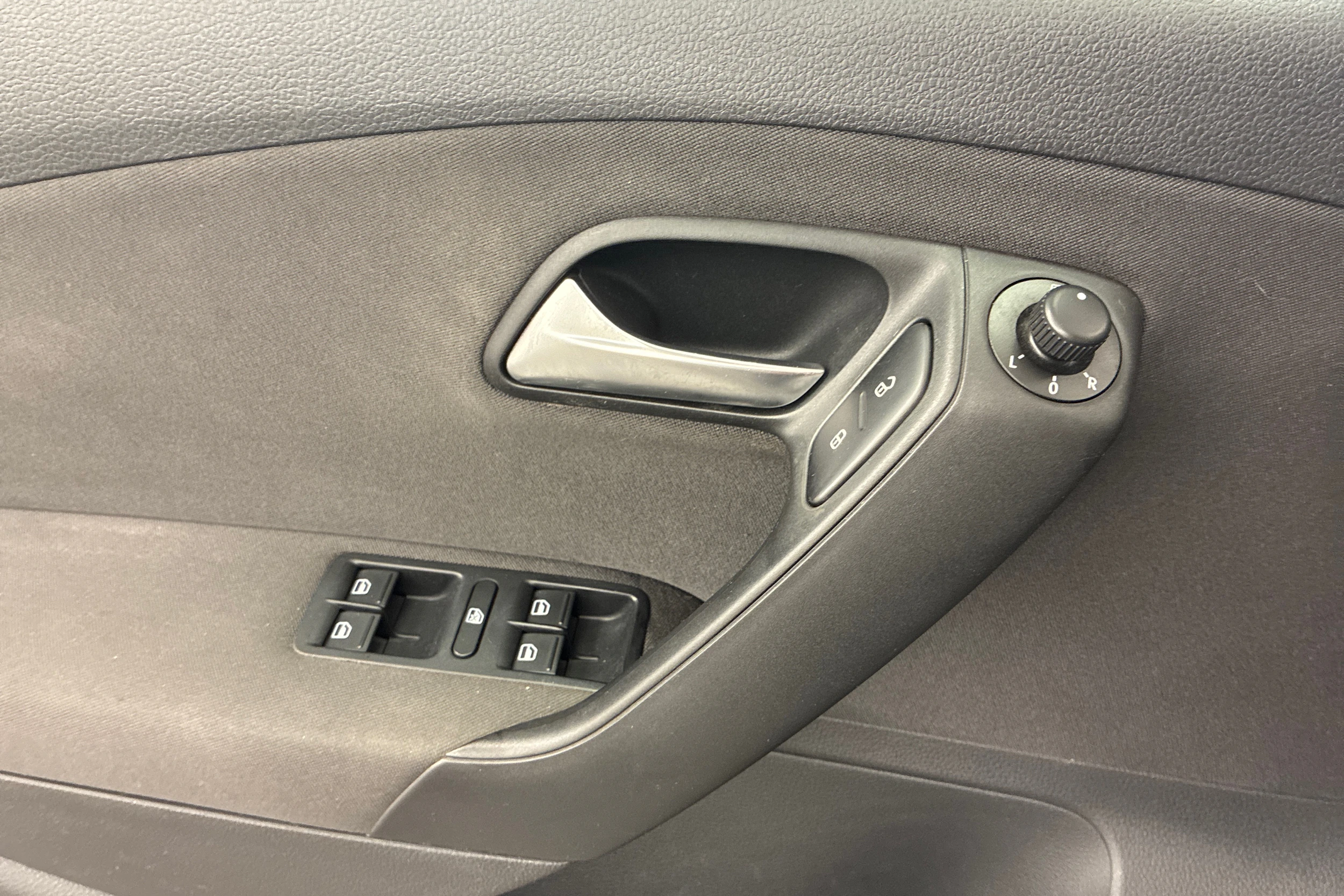 harmaa Volkswagen Polo 2013 kuva 21.