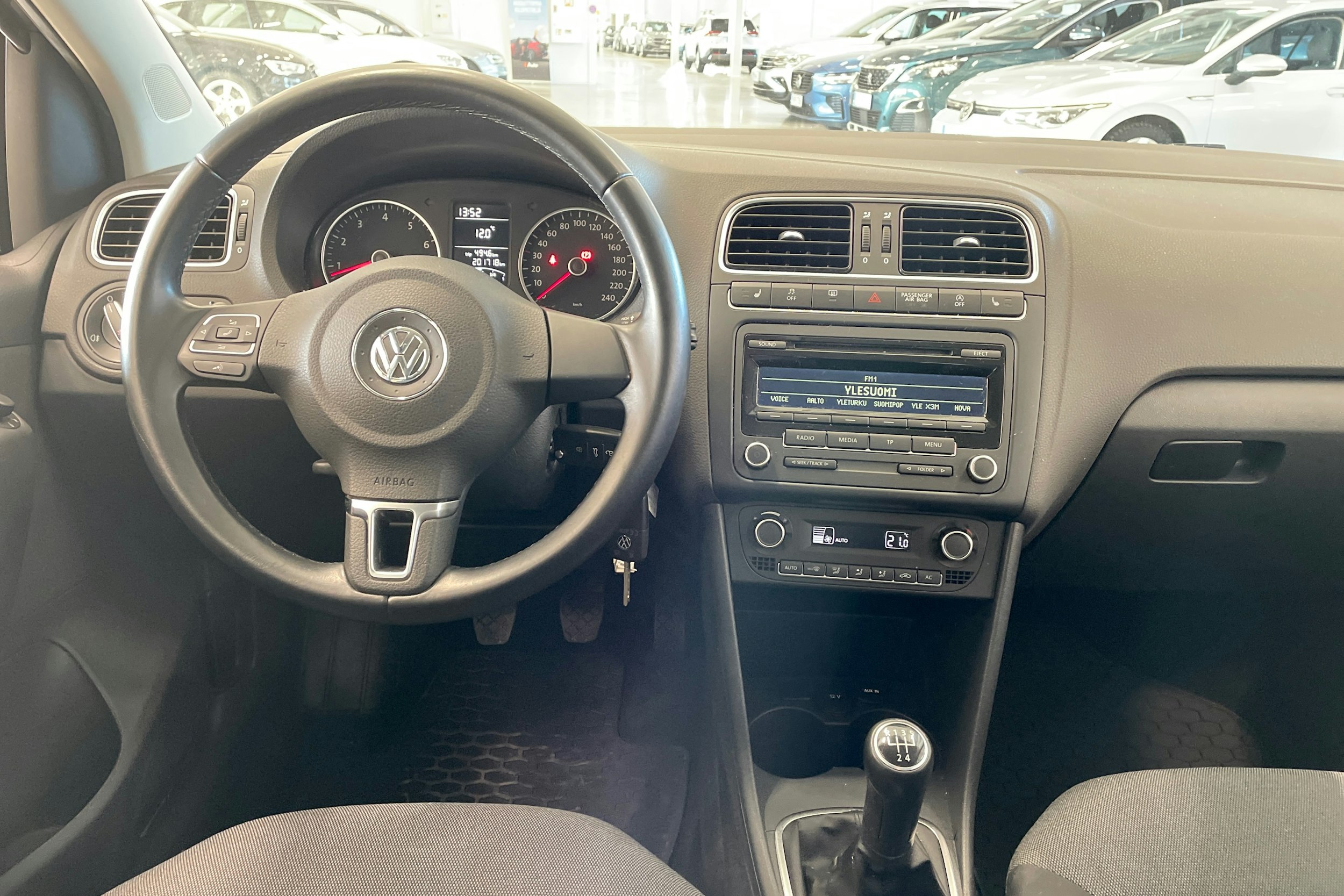 met. harmaa Volkswagen Polo 2013 kuva 7.