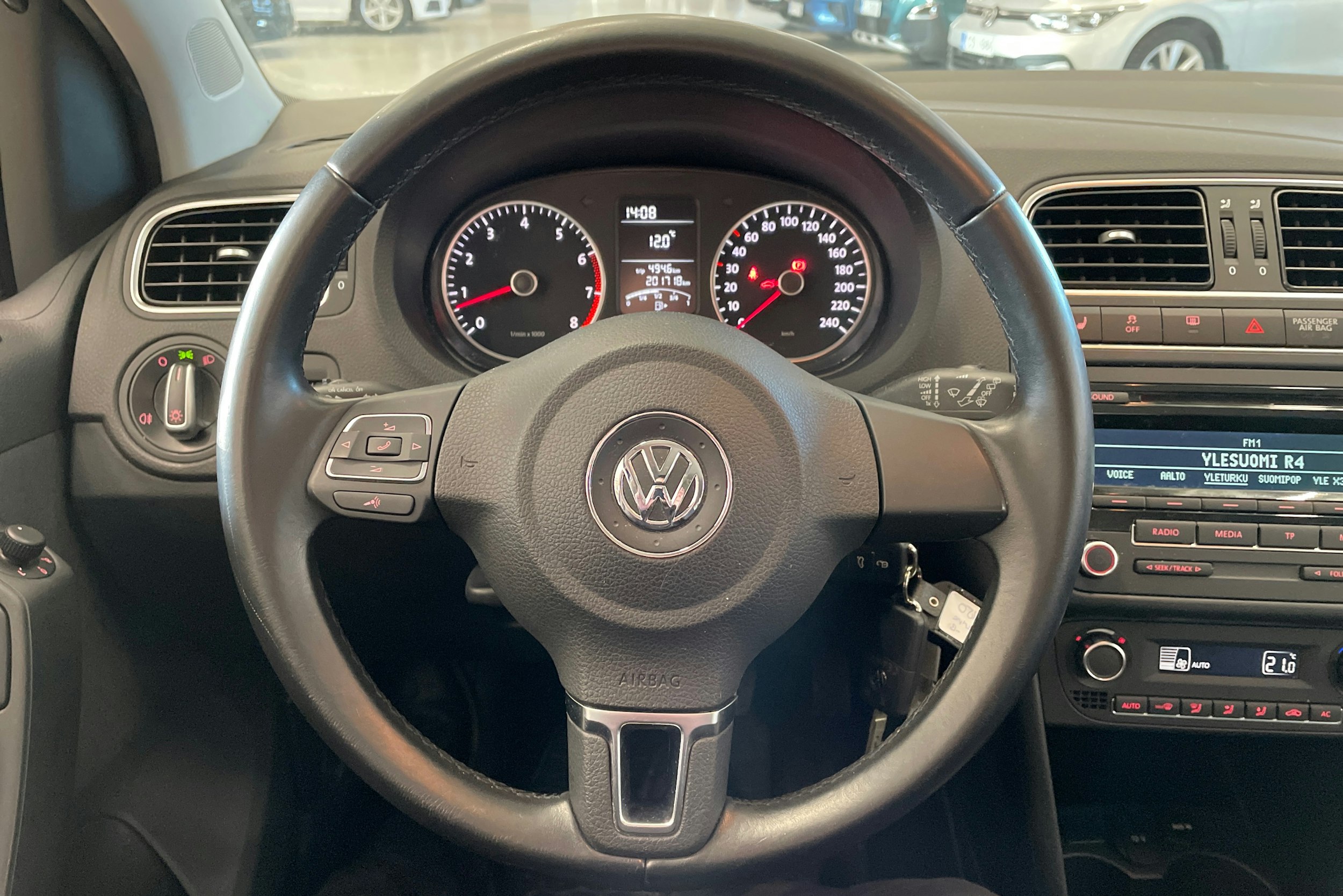 met. harmaa Volkswagen Polo 2013 kuva 11.