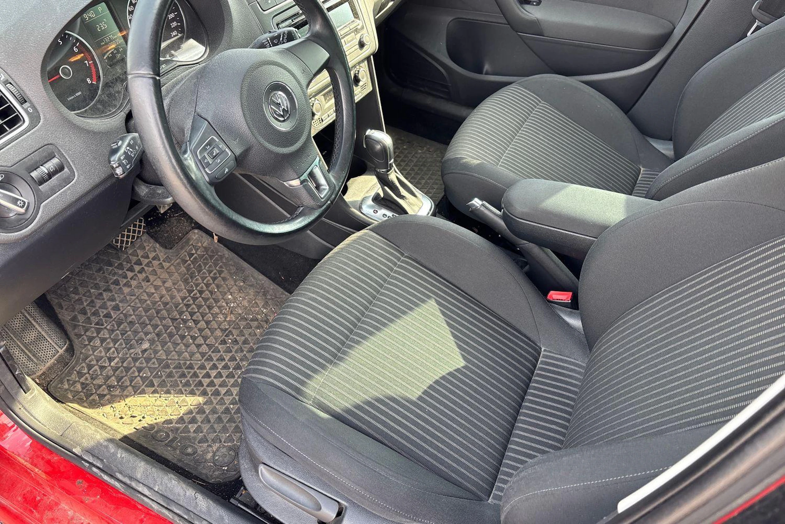 oranssi Volkswagen Polo 2014 kuva 3.