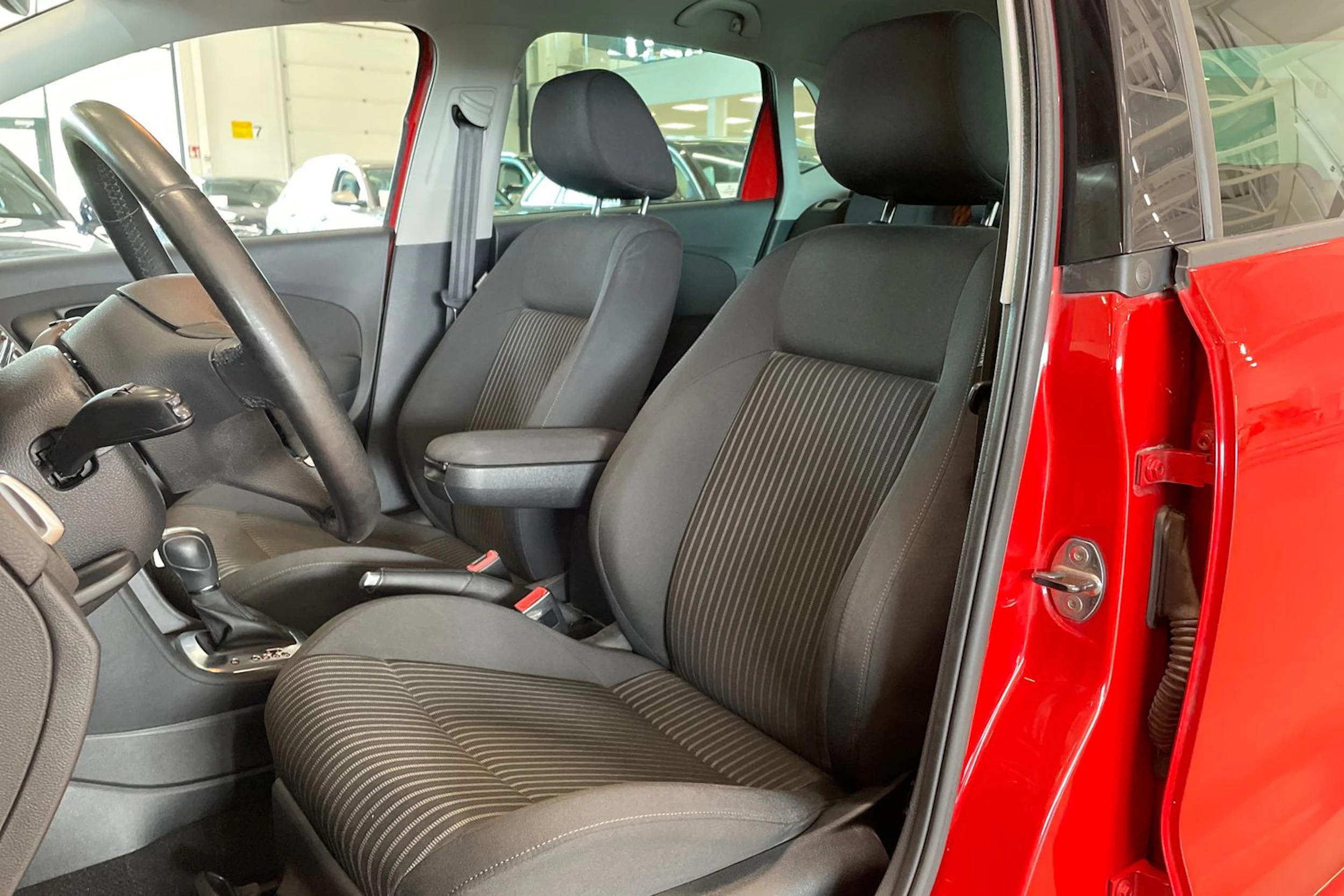 oranssi Volkswagen Polo 2014 kuva 11.