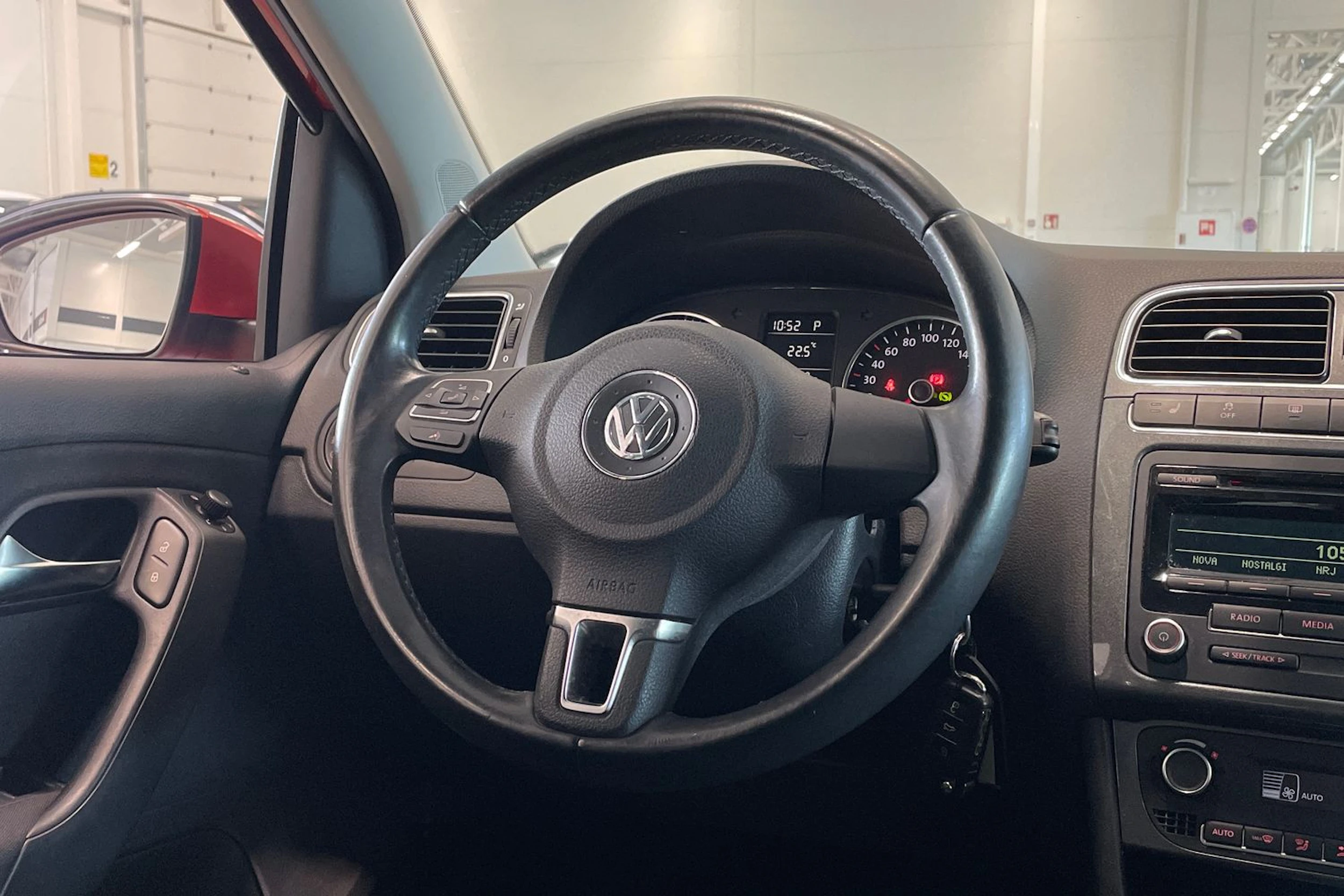 oranssi Volkswagen Polo 2014 kuva 12.