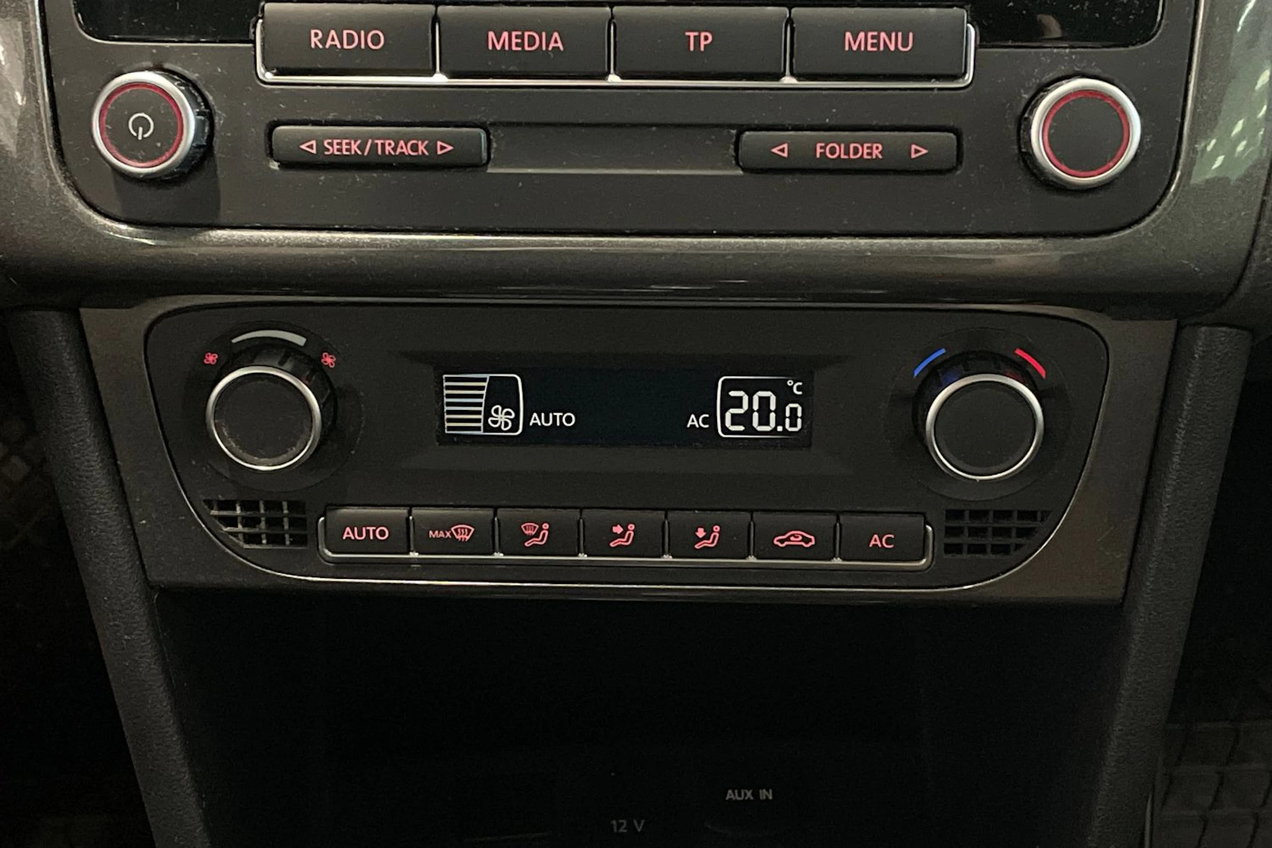 oranssi Volkswagen Polo 2014 kuva 19.