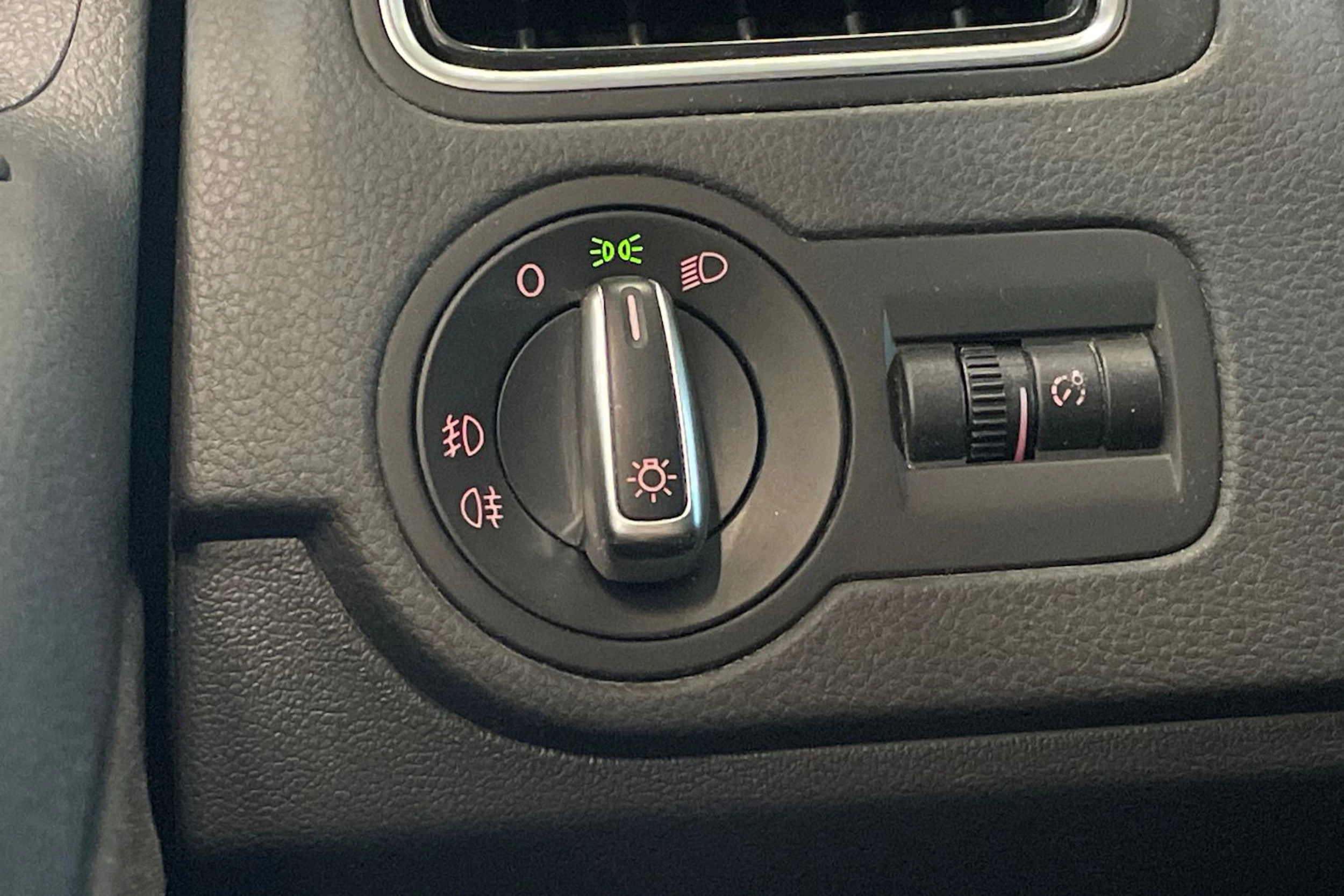 oranssi Volkswagen Polo 2014 kuva 22.