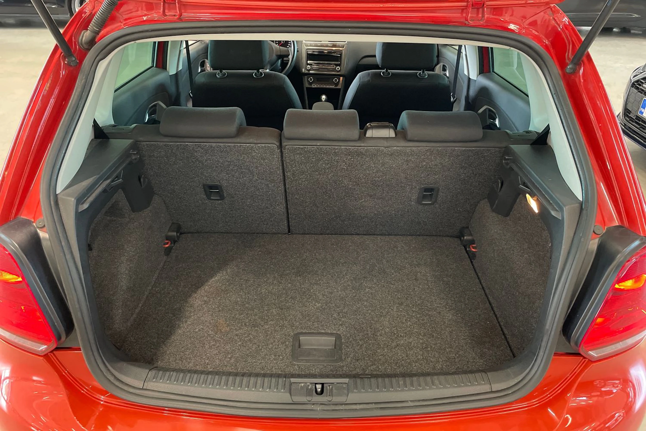 oranssi Volkswagen Polo 2014 kuva 23.
