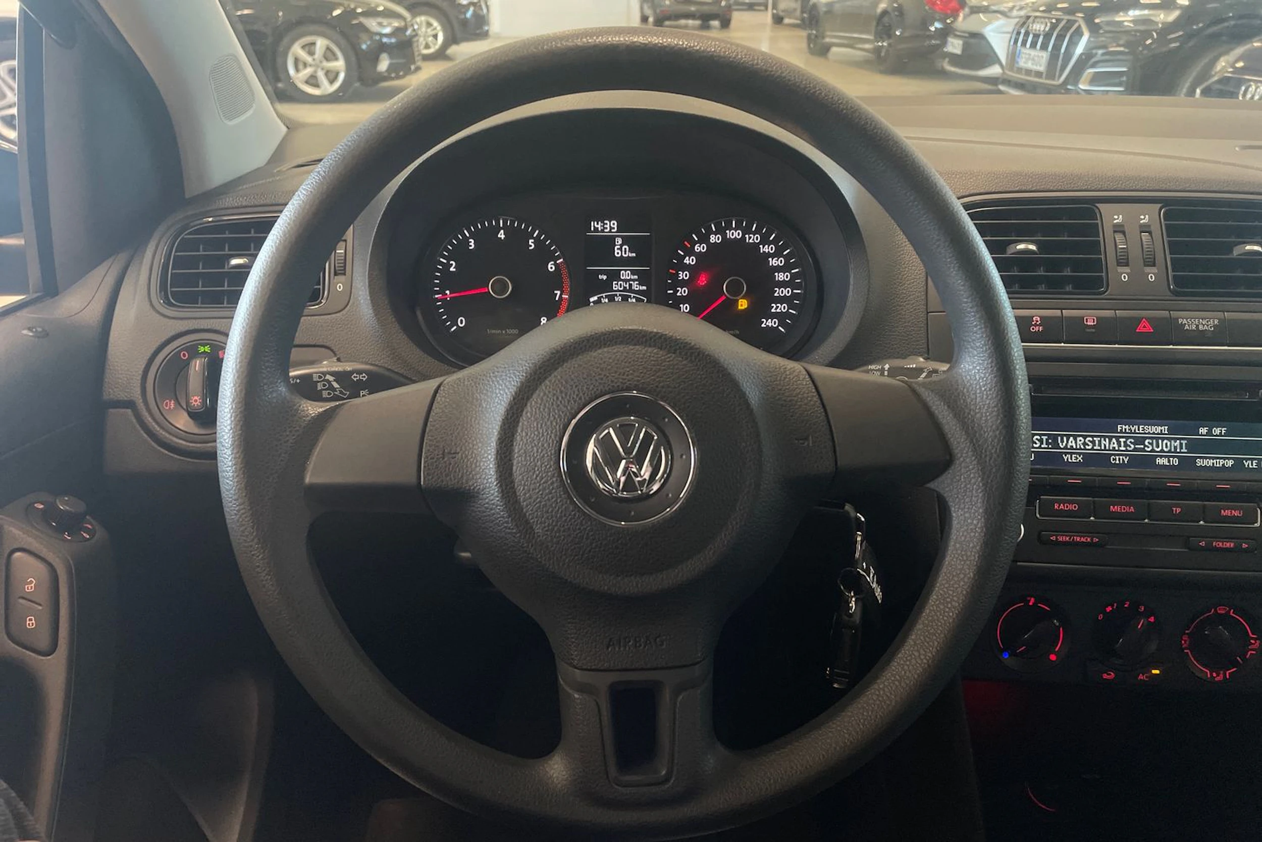 sininen Volkswagen Polo 2014 kuva 15.