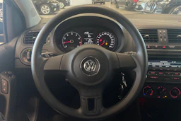 sininen Volkswagen Polo 2014 kuva 15.